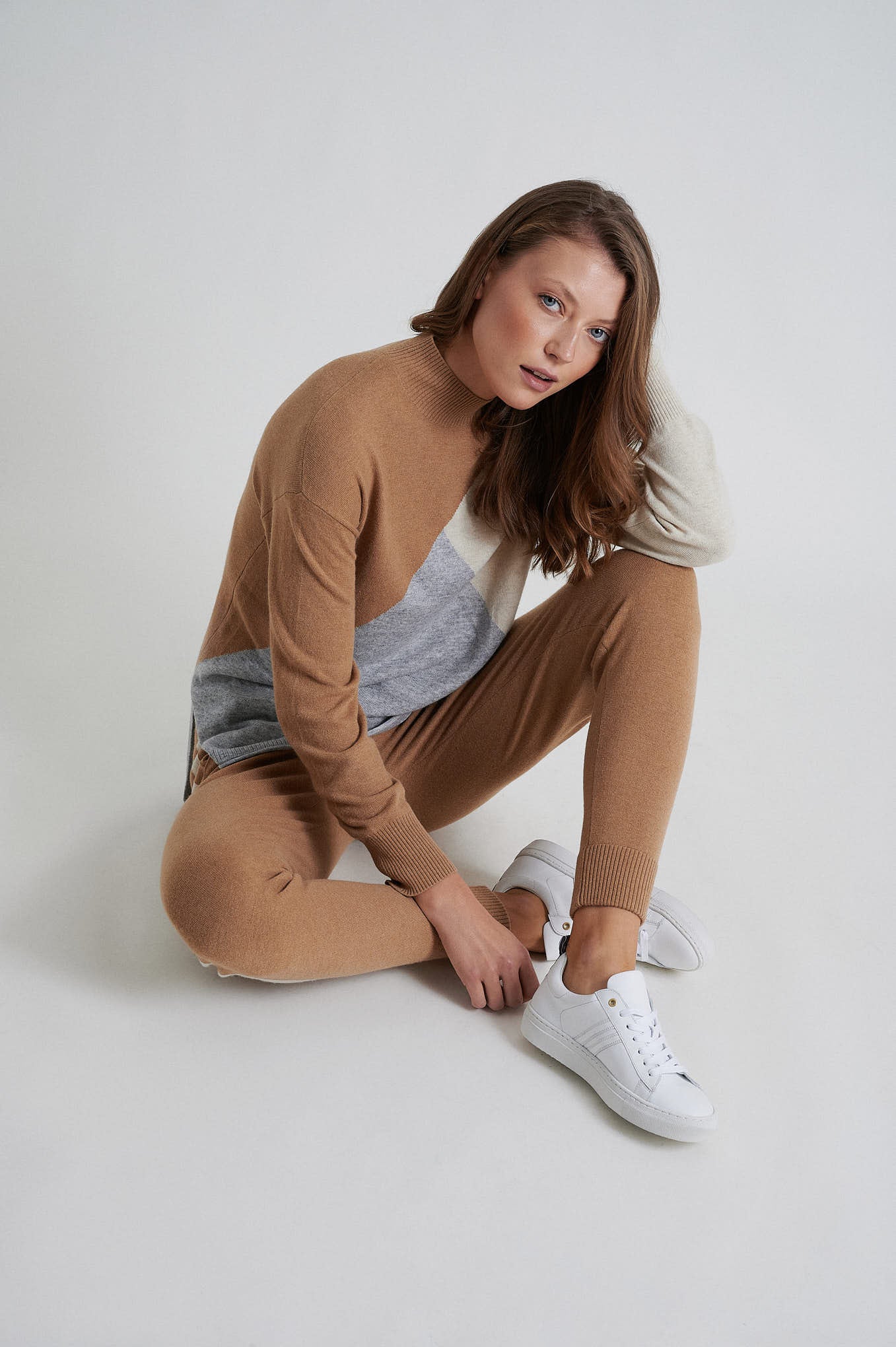 Blended wool cashmere loose fit sweater - Image 4