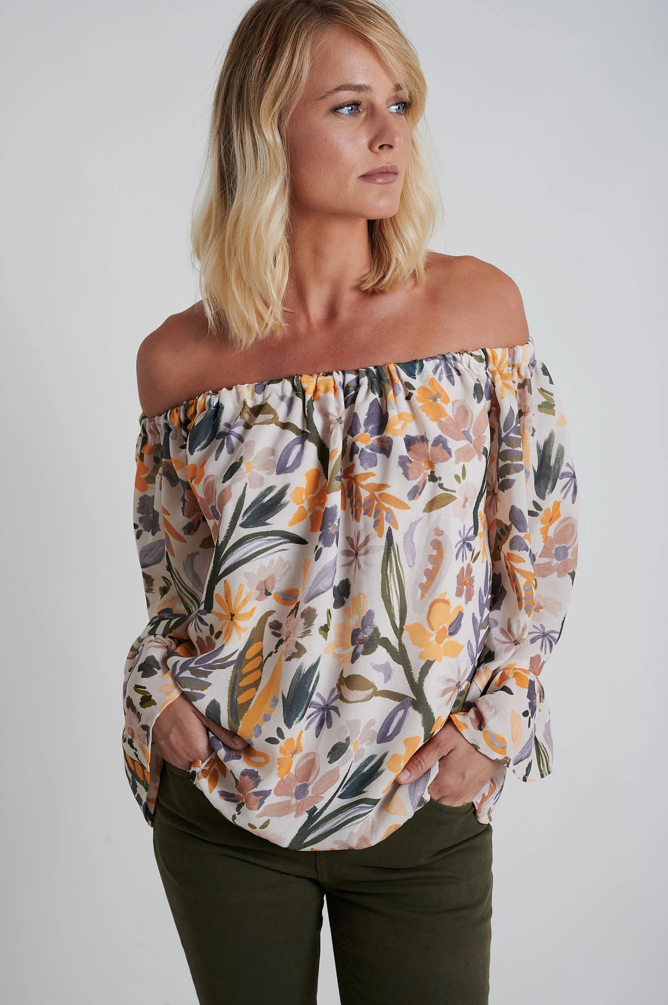 Blouse in flowy fabric