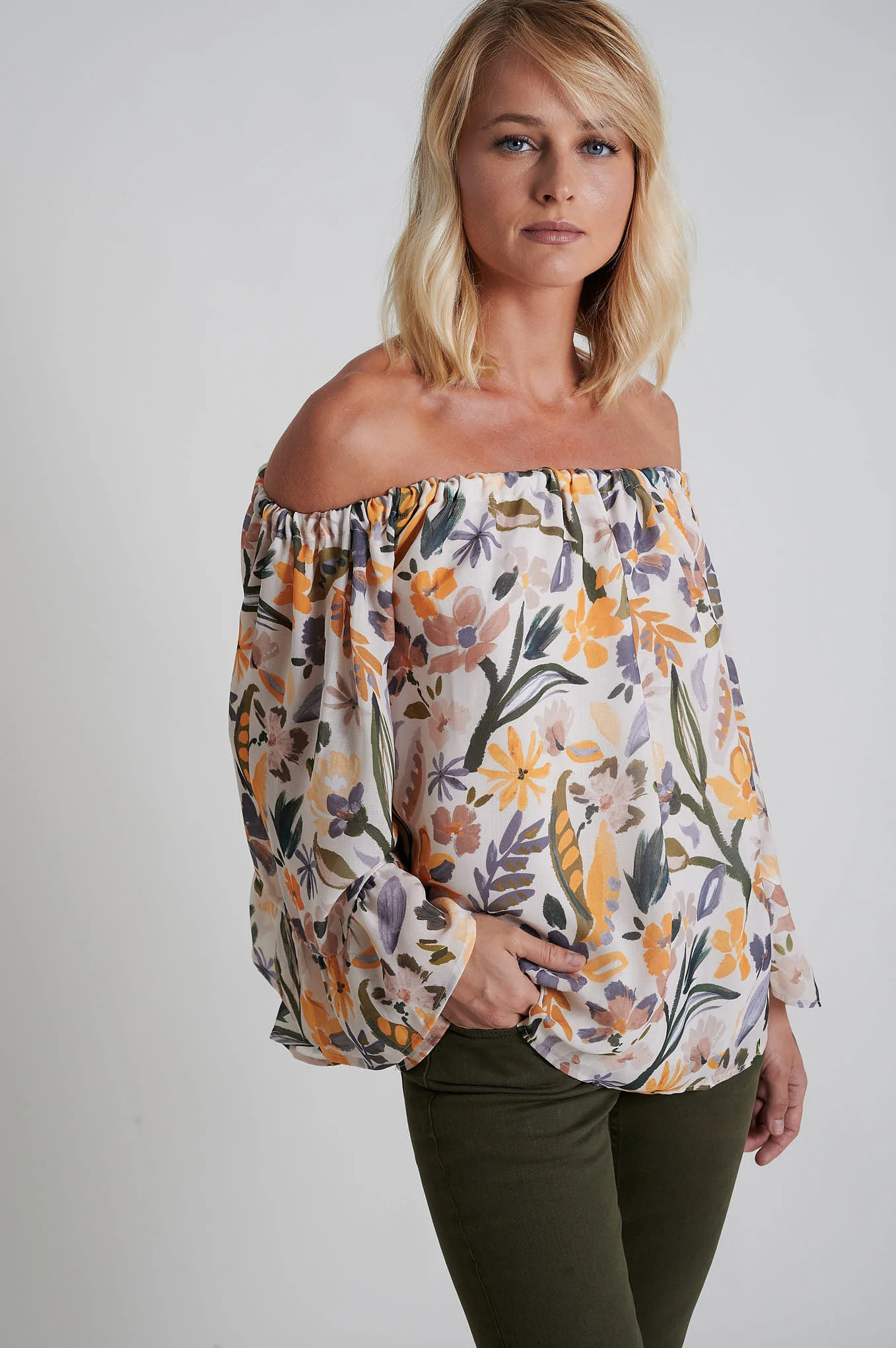 Blouse in flowy fabric - Image 4