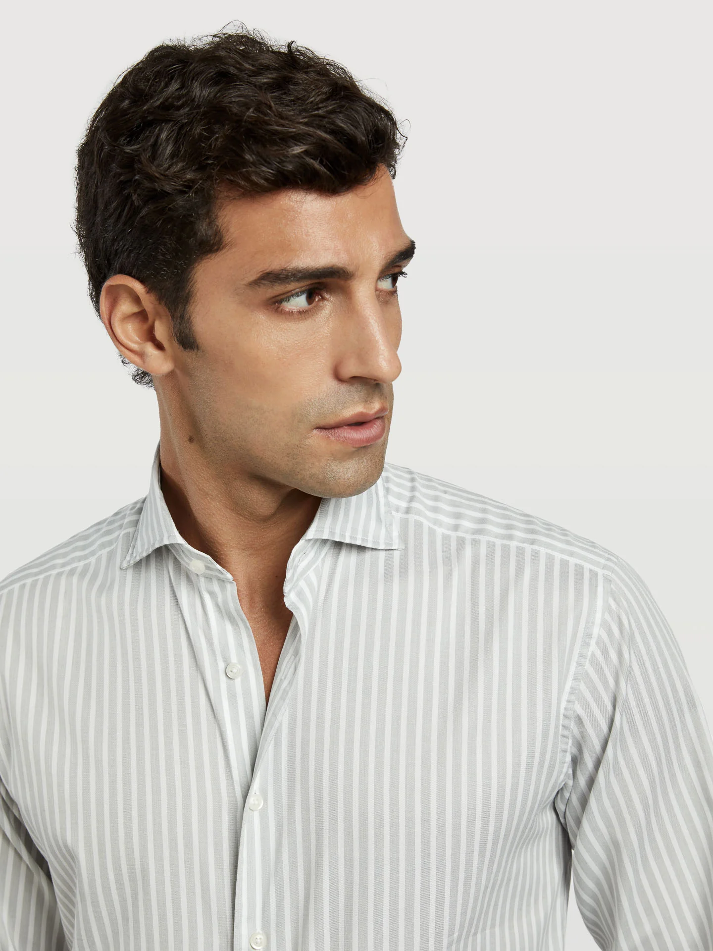 BRISTOL COLLAR SLIM FIT SINGLE CUFF.SATIN QUALITY