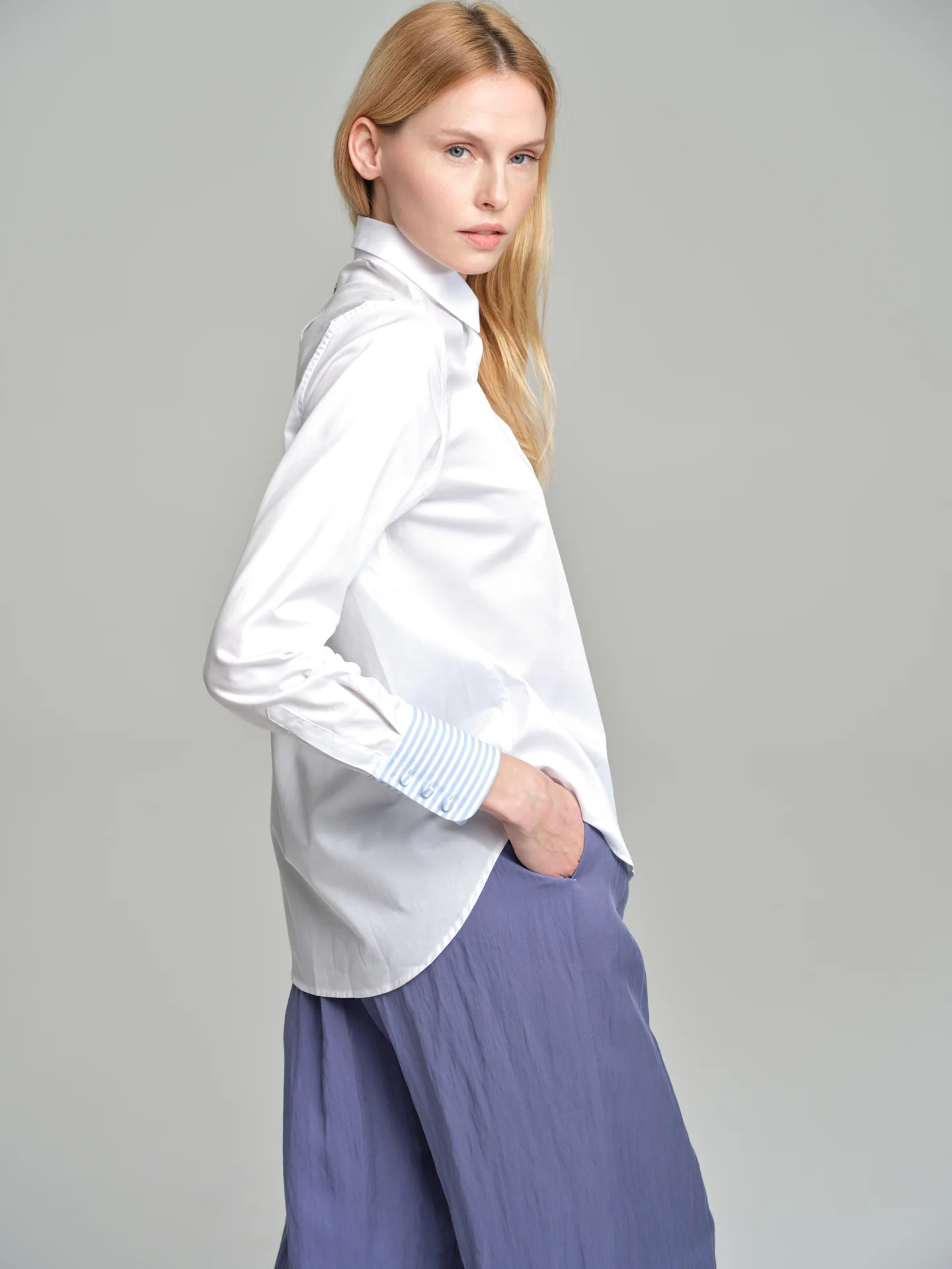 Casual loose fit shirt with striped cuffs - Image 5