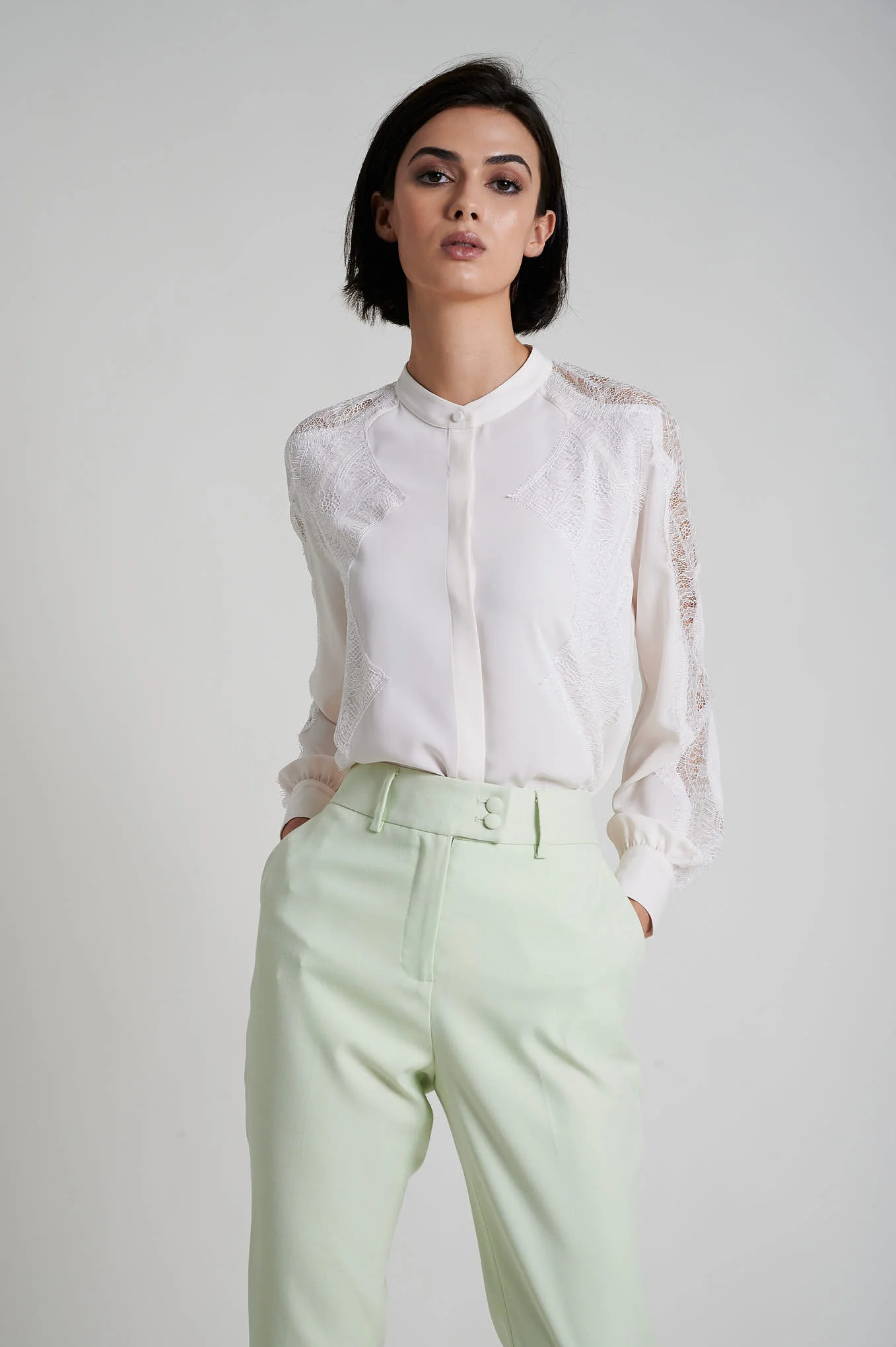 Chantilly lace insert fluid blouse - Image 3