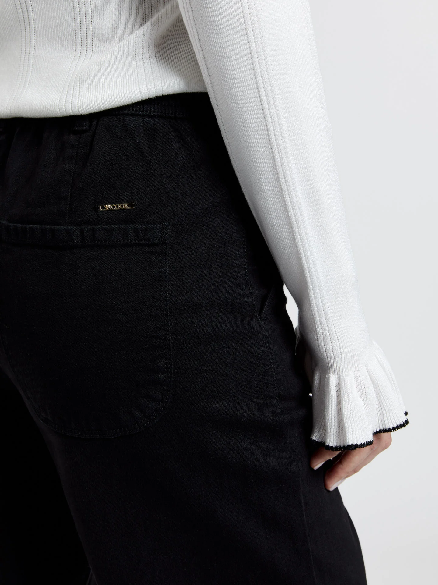 Chino trousers with back patch pockets - Image 7