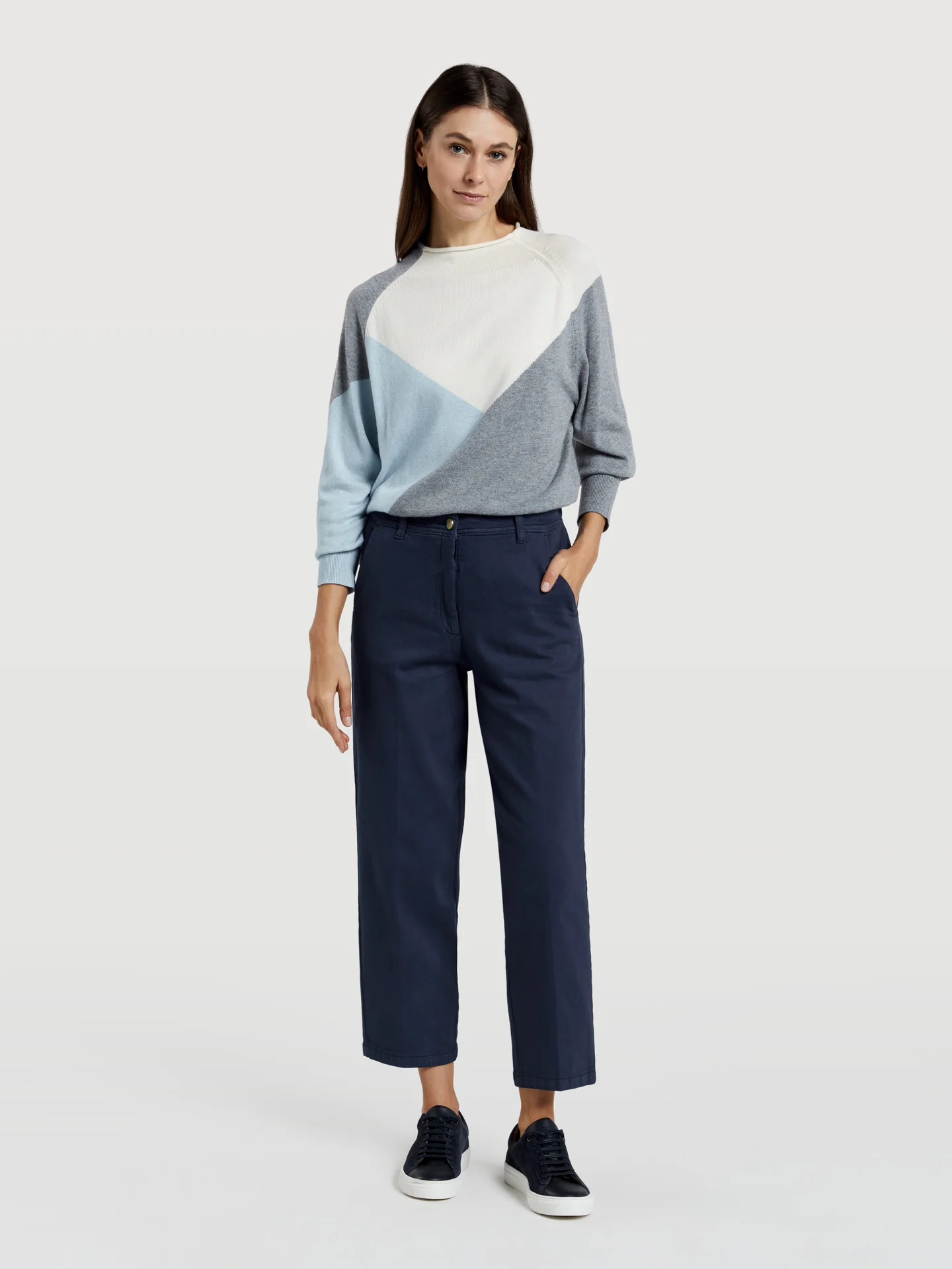 Chino trousers with back patch pockets - Image 8
