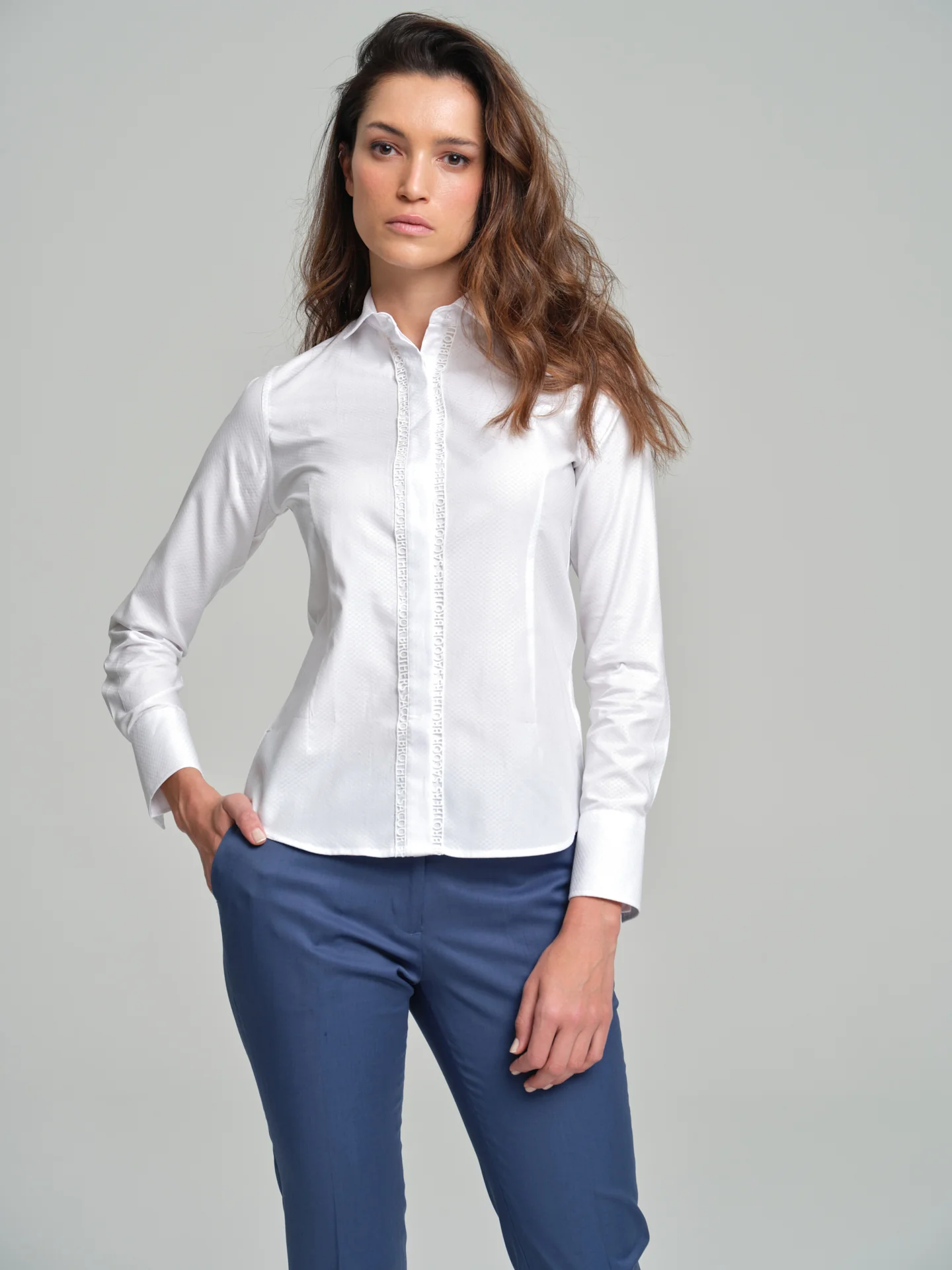 Classic slim fit shirt with front placket lace
