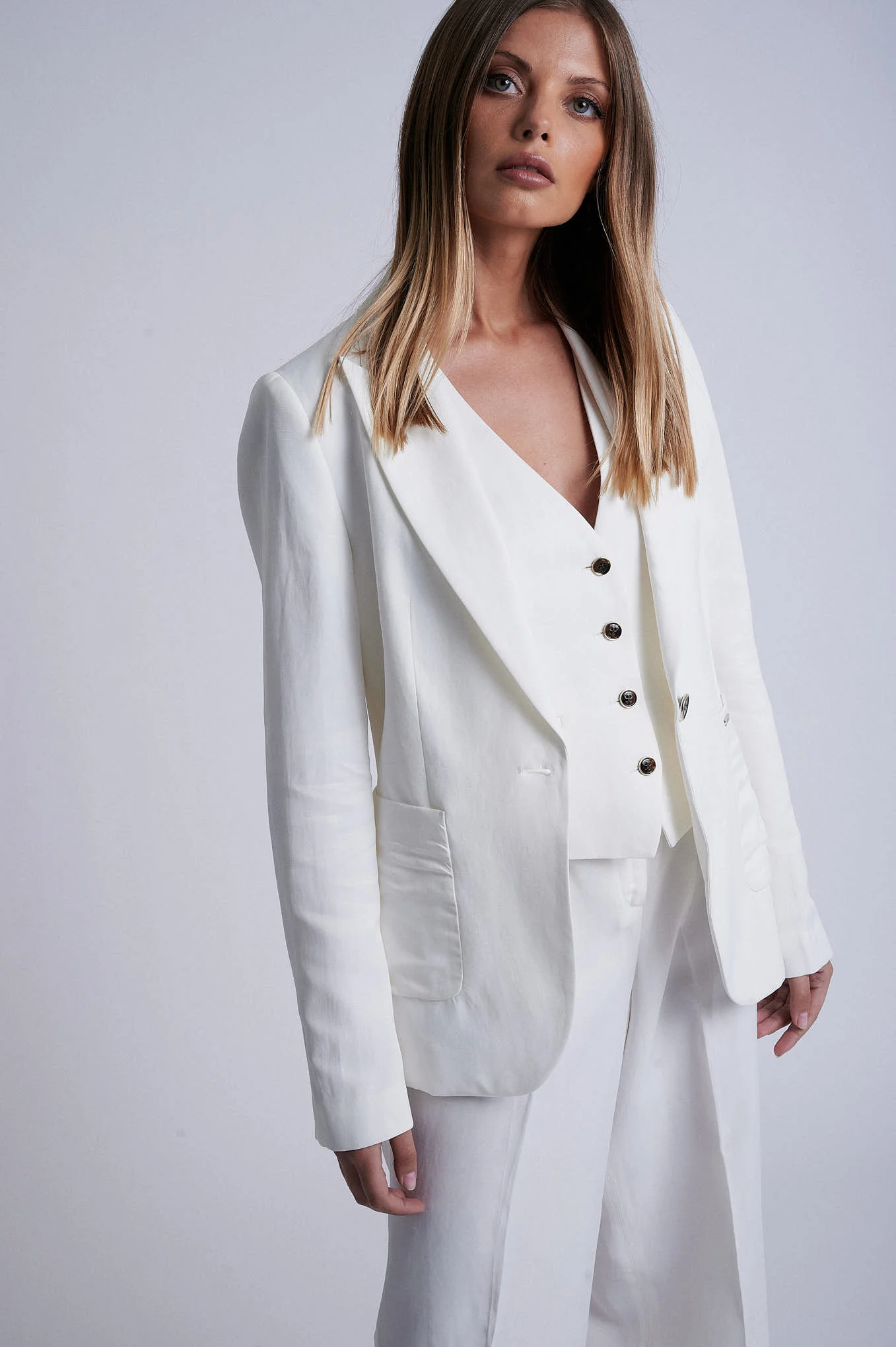 Classic Slim Fit Women's Blazer - Image 3