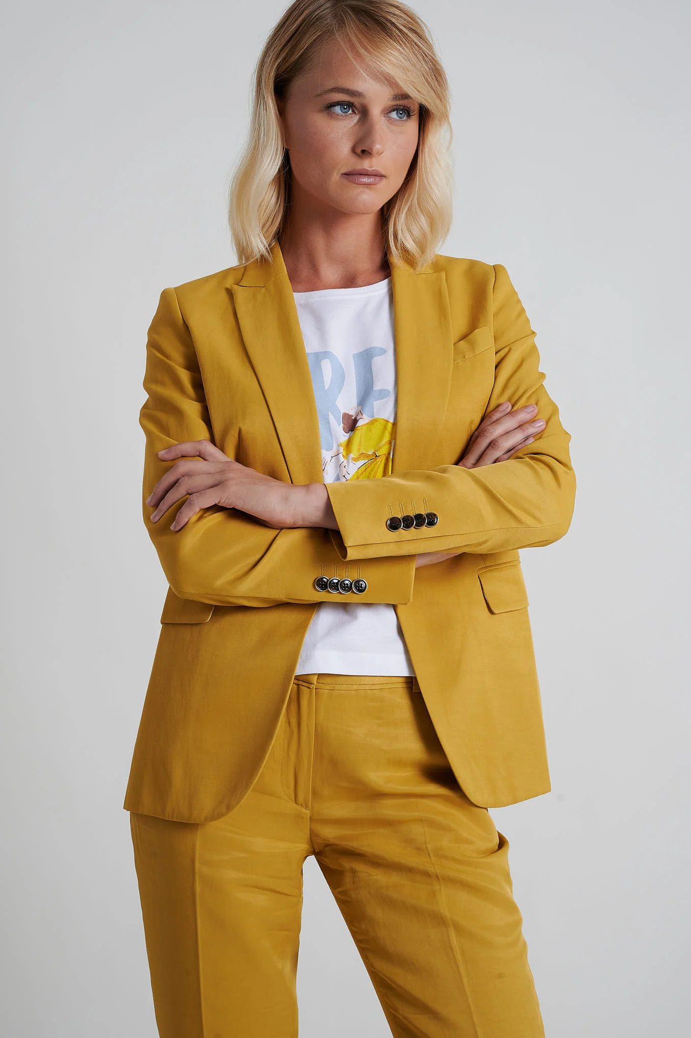 Classic Slim Fit Women's Blazer - Image 4