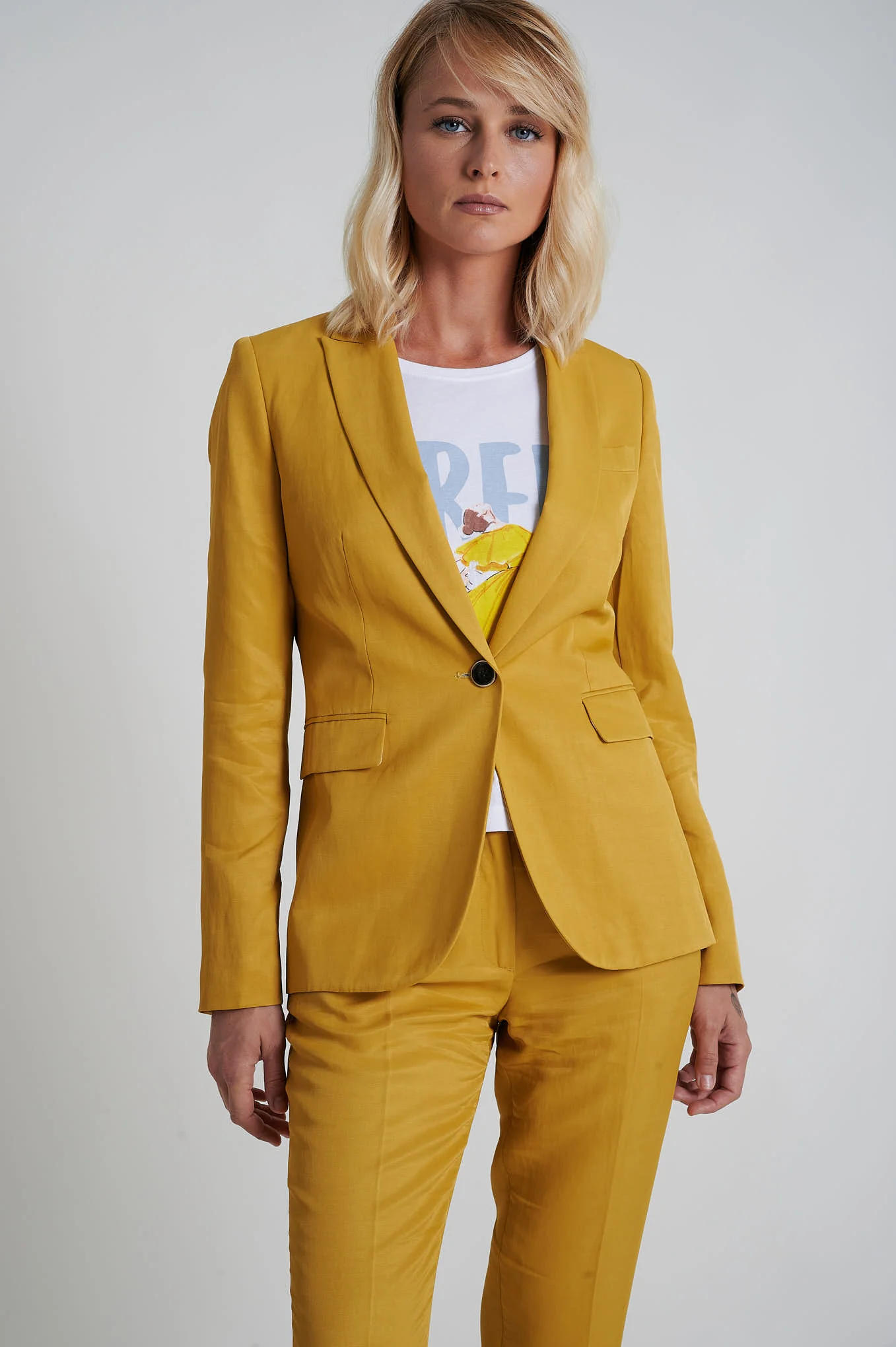 Classic Slim Fit Women's Blazer - Image 8