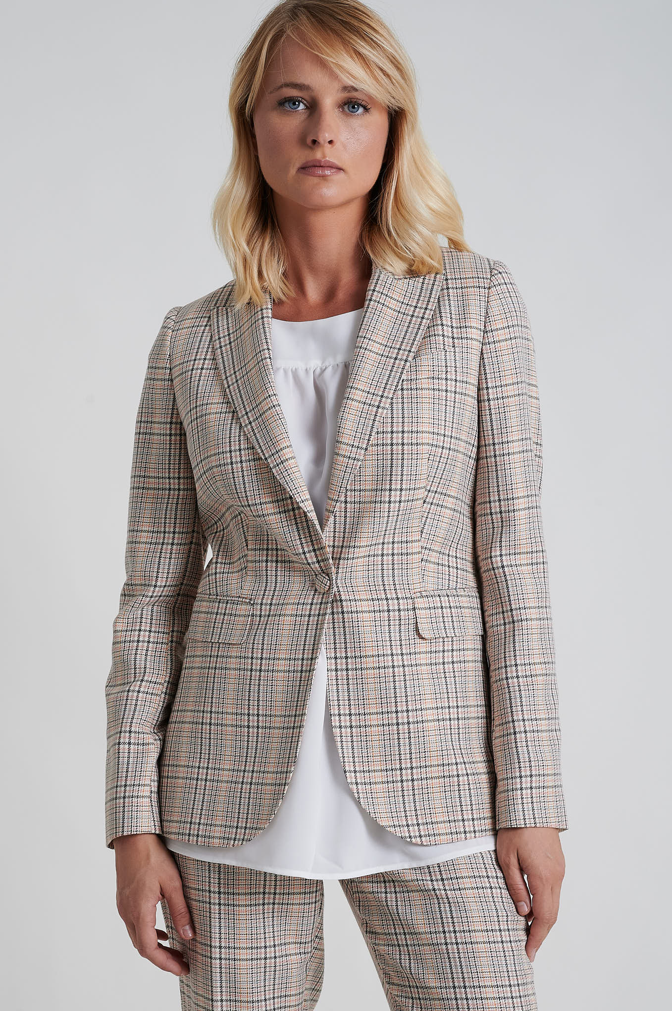 Classic Slim Fit Women's Blazer - Image 5