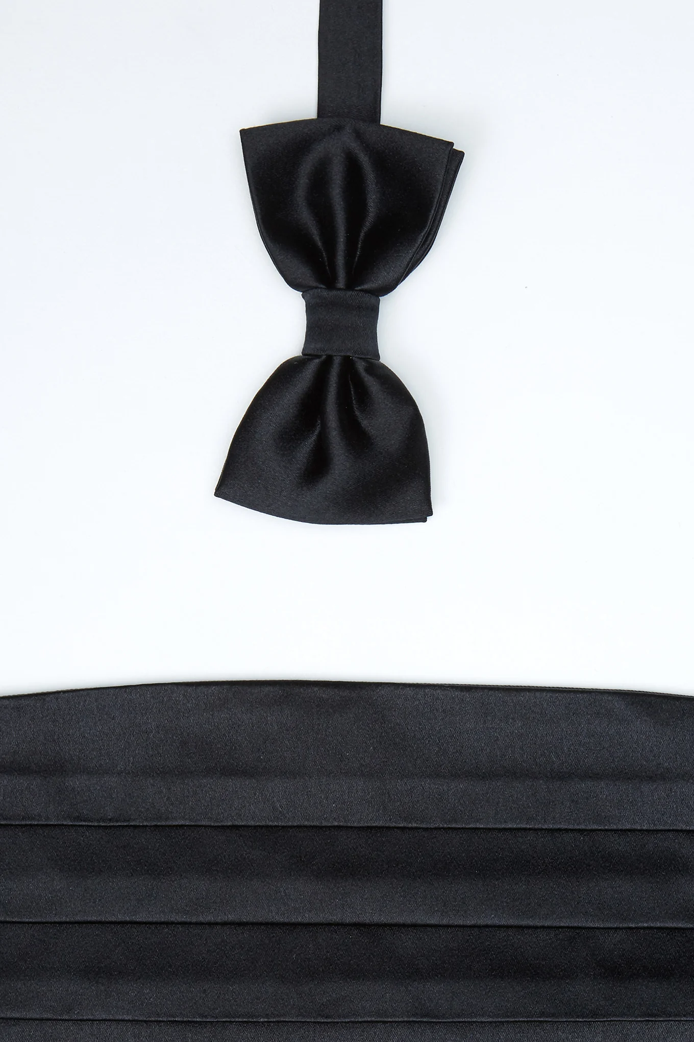 Cummerbund and Bow Tie Set - Image 4