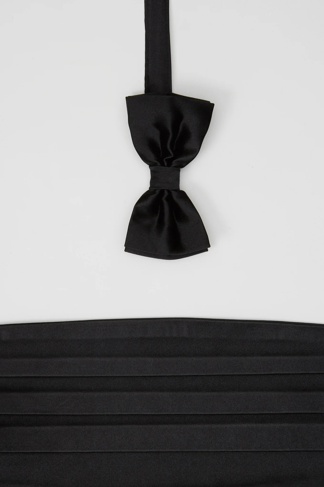 Cummerbund and Bow Tie Set - Image 2