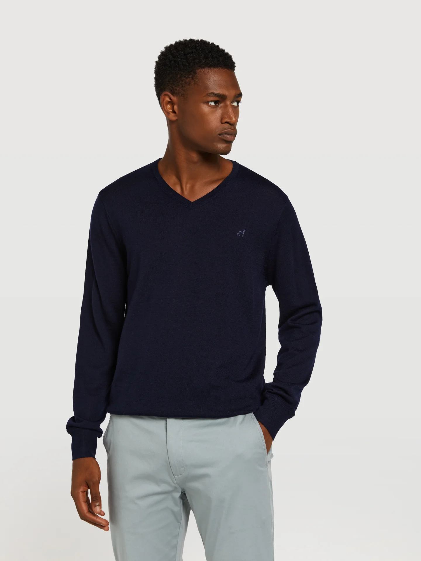 Extra fine merino wool v-neck sweater - Image 14