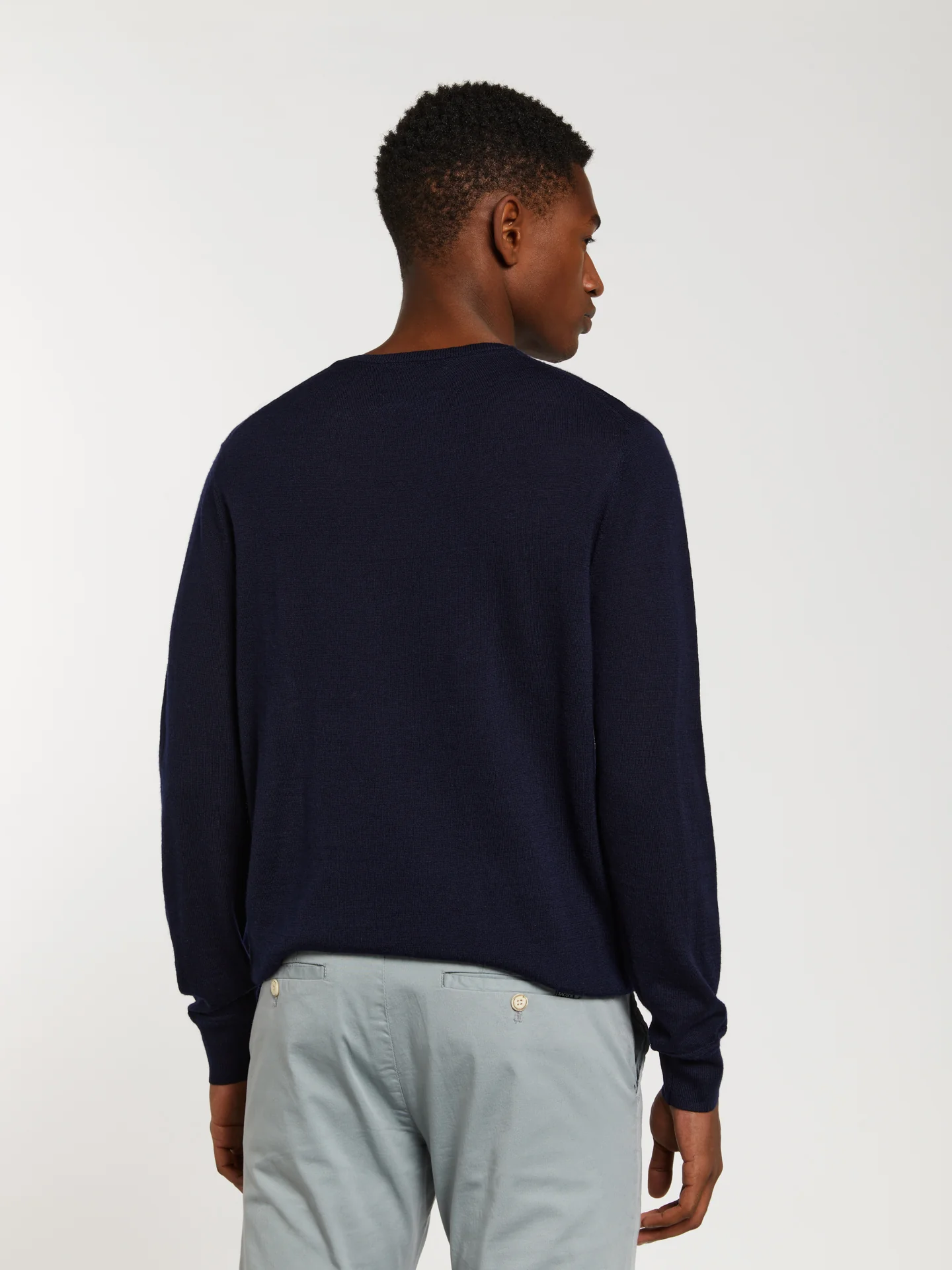Extra fine merino wool v-neck sweater - Image 16