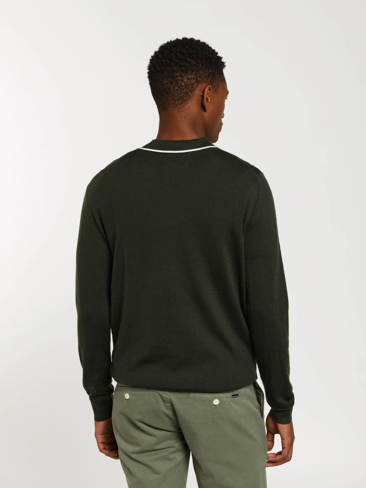 Extra fine merino wool v-neck sweater - Image 19