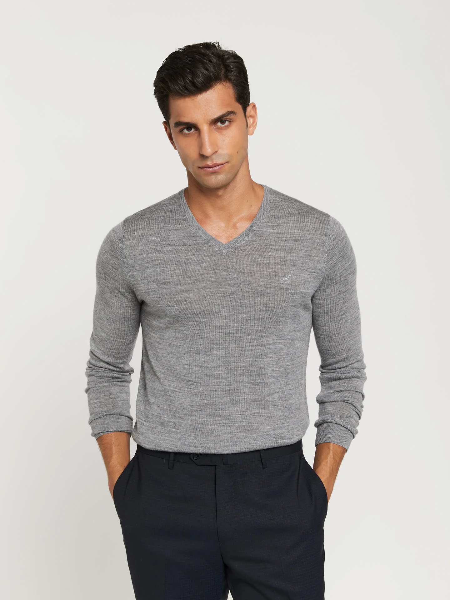 Extra fine merino wool v-neck sweater - Image 24