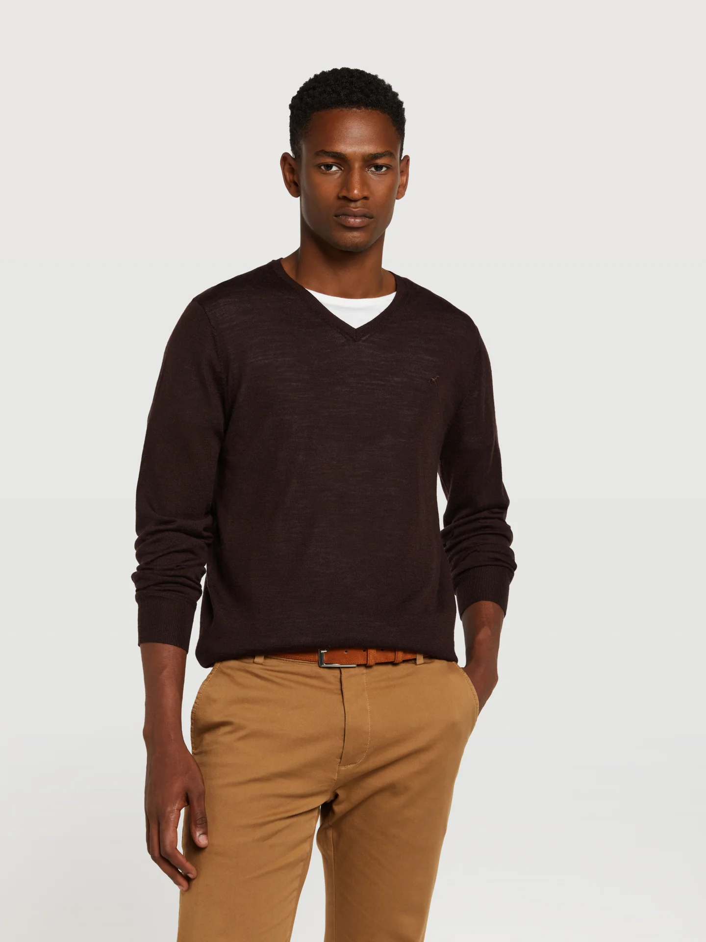 Extra fine merino wool v-neck sweater - Image 8