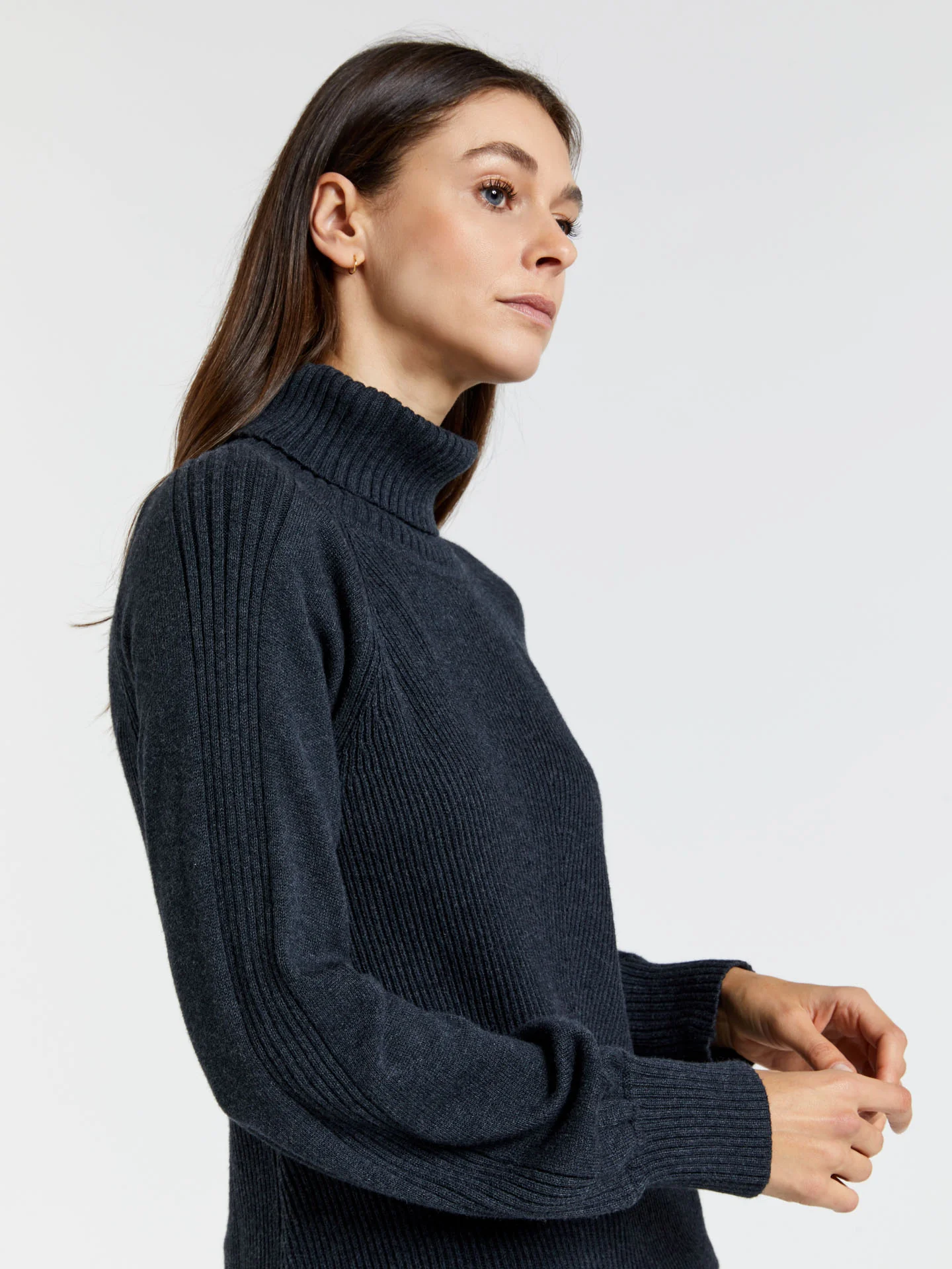 Folded collar rib sweater with bottom-gathering sleeves - Image 2
