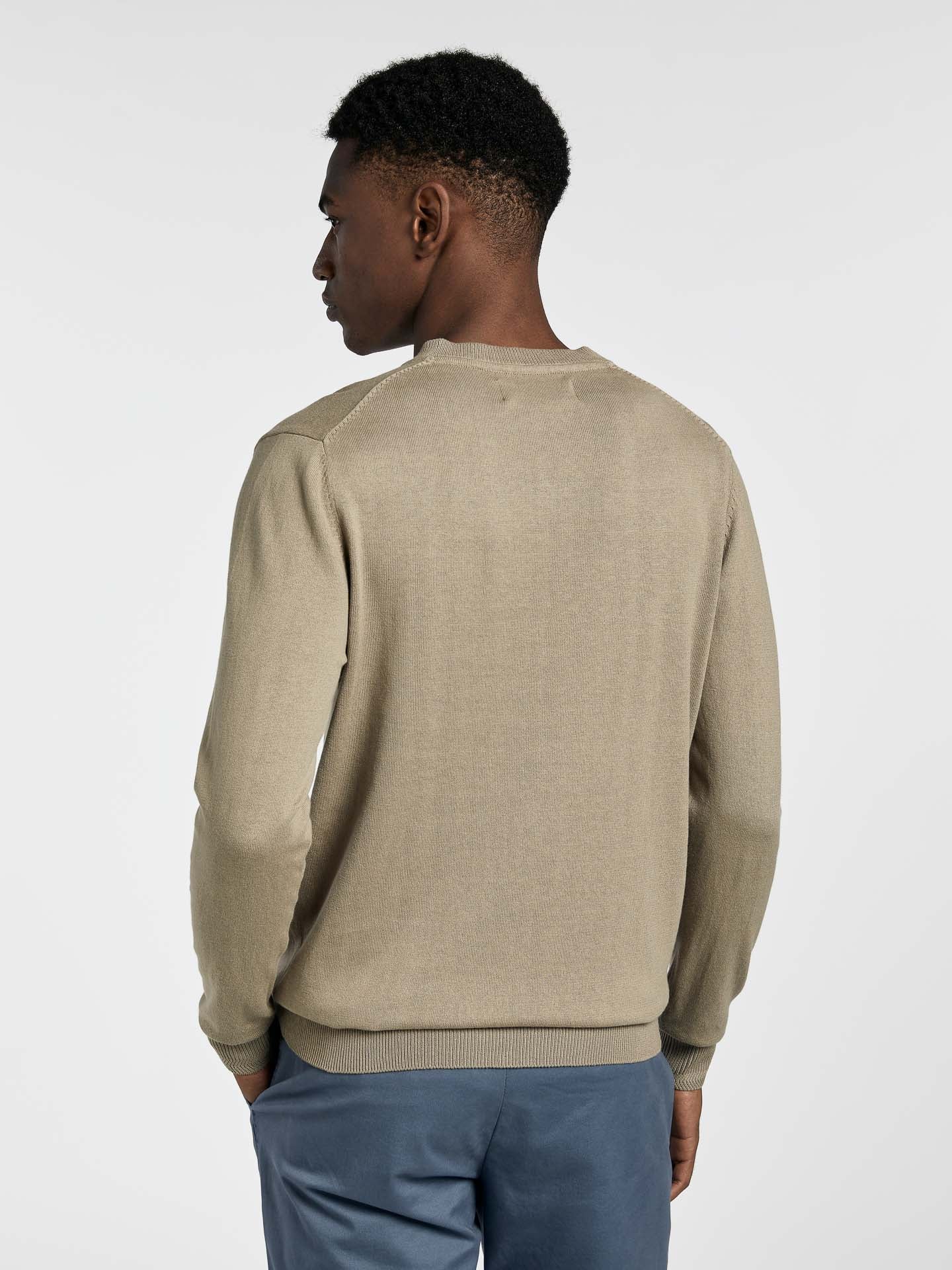 Garment dye V-neck sweater - Image 4