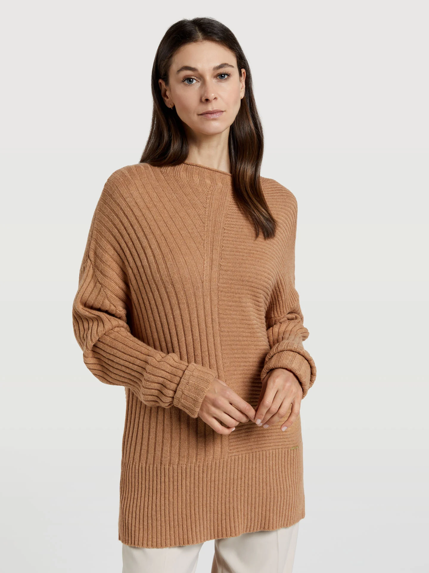 High neckline sweater horizontal/vertical half cardigan stitch - Image 4