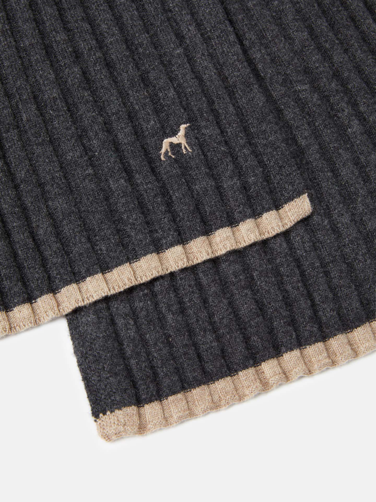 Knitted scarf with rib knitting and personalized logo - Image 8
