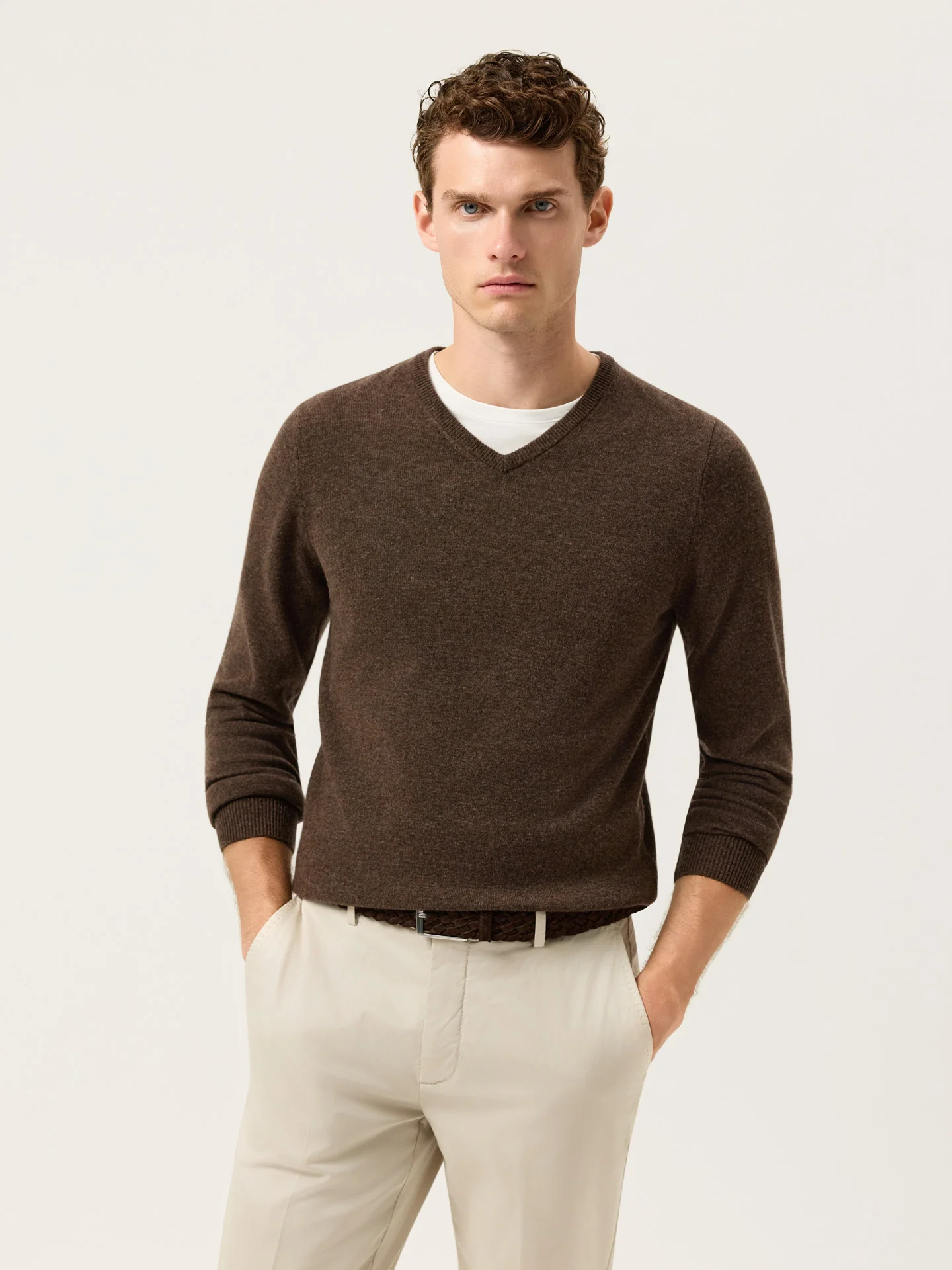 Long Sleeve V-Neck Sweater In Fine Lambswool - Image 3