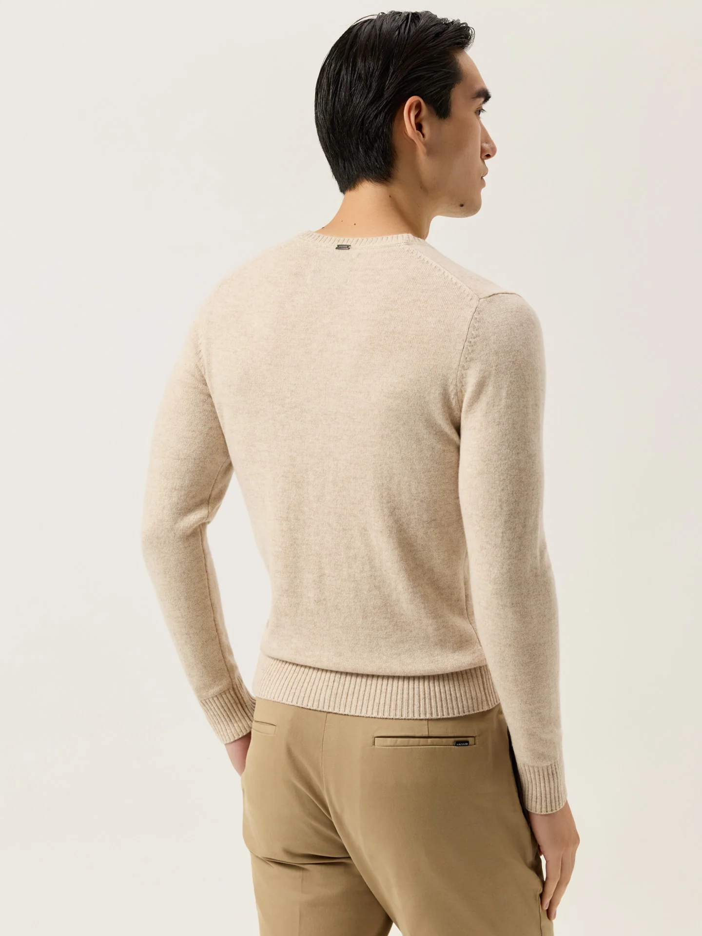 Long Sleeve V-Neck Sweater In Pure Lambswool - Image 11