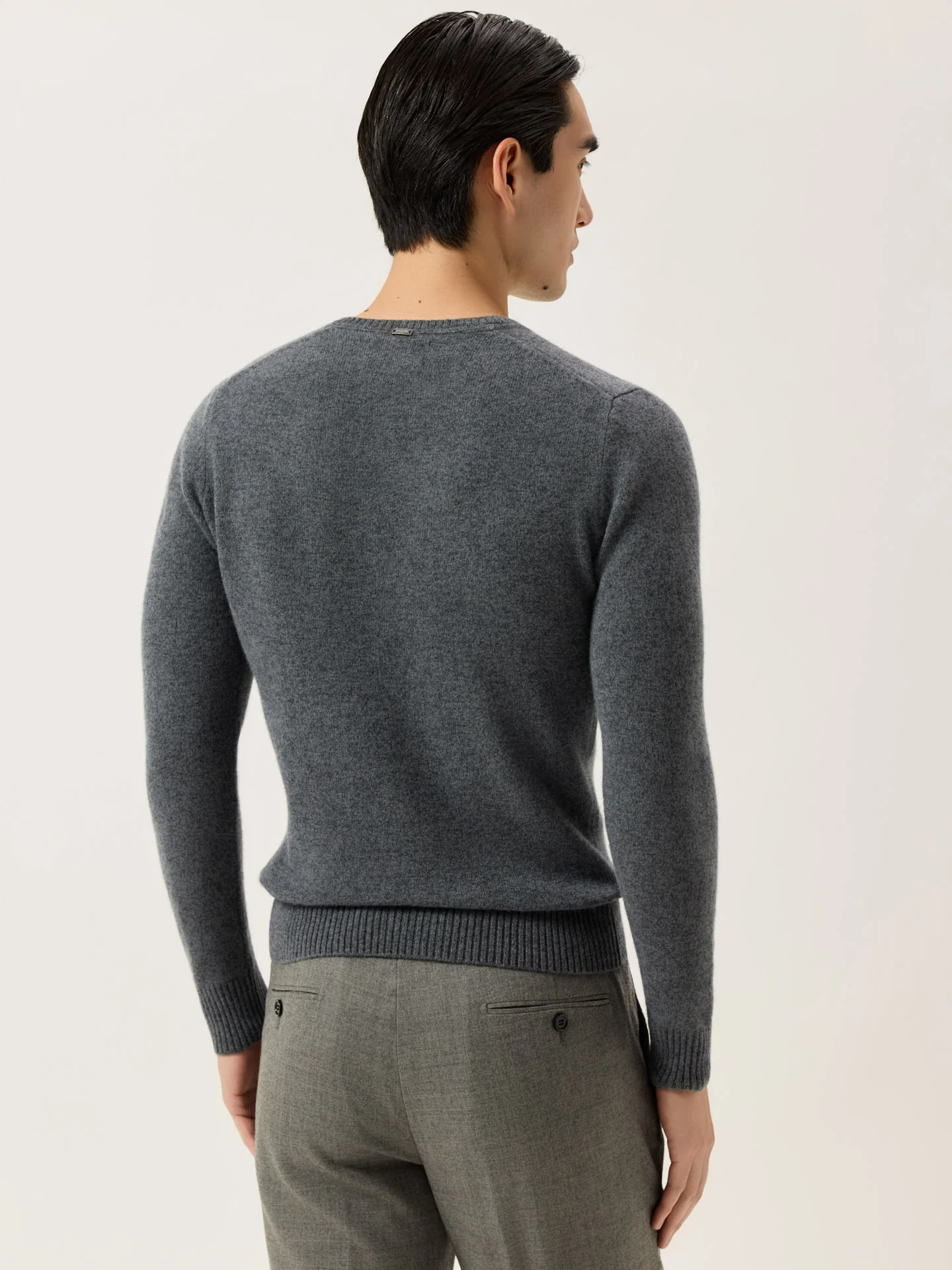 Long Sleeve V-Neck Sweater In Pure Lambswool - Image 15
