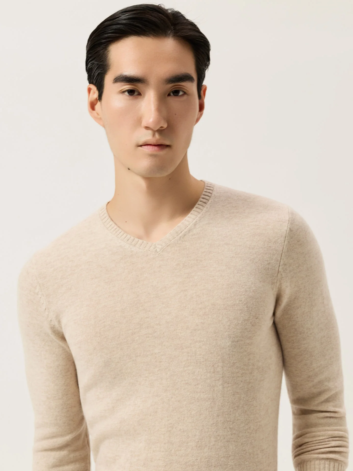 Long Sleeve V-Neck Sweater In Pure Lambswool - Image 9