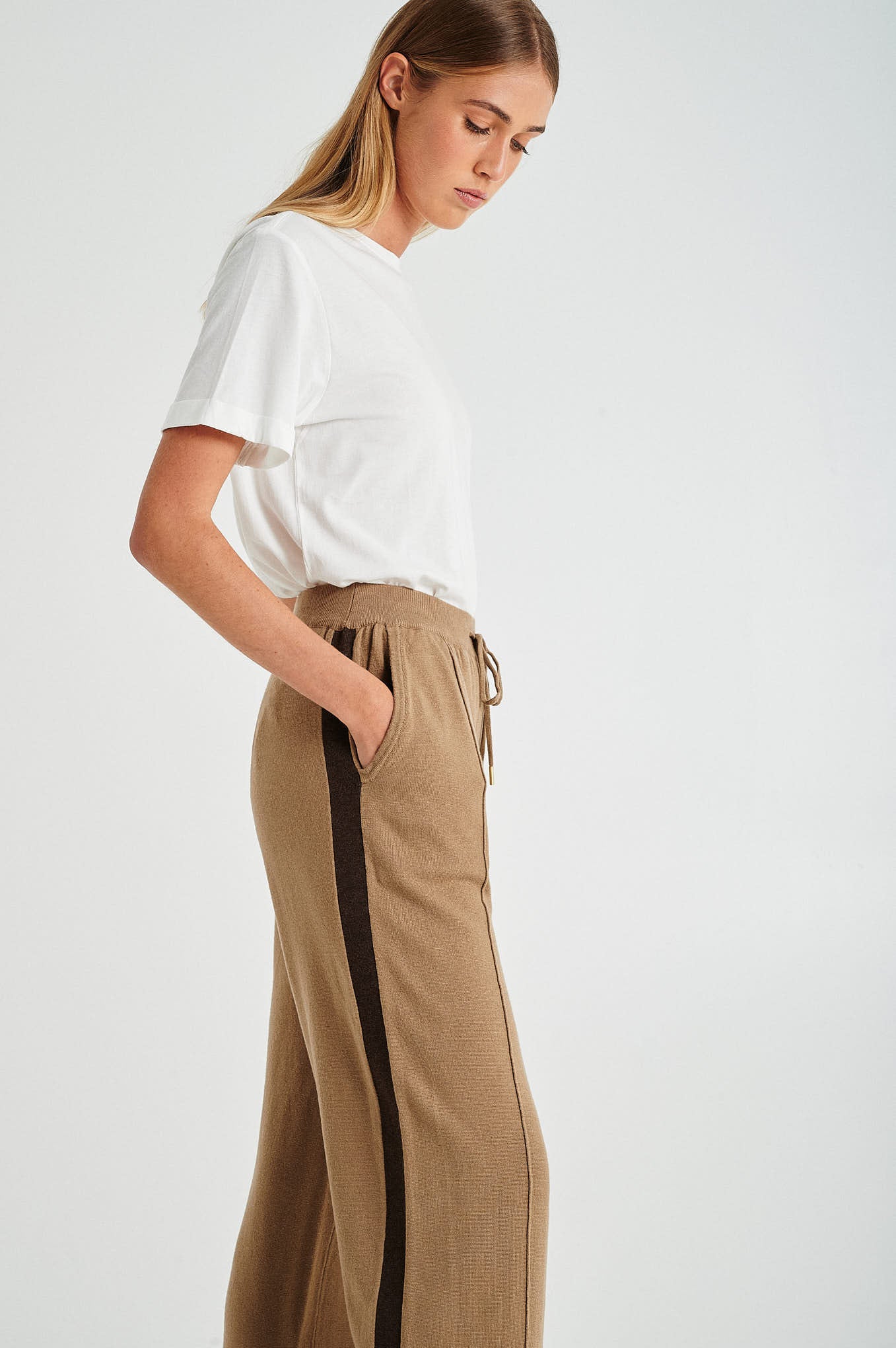 Loose fit knitted trousers - Image 4