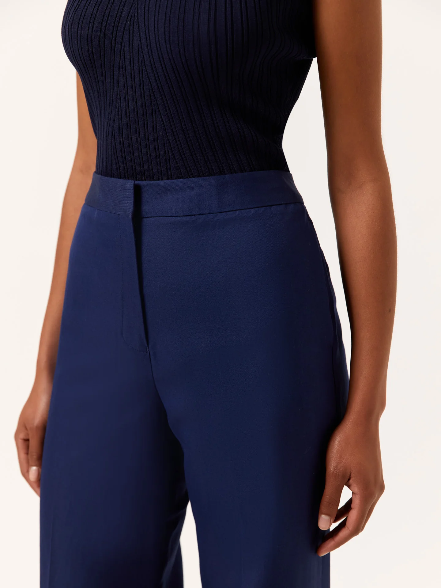 Loose Fit Trousers In Cotton & Linen Blend - Image 3