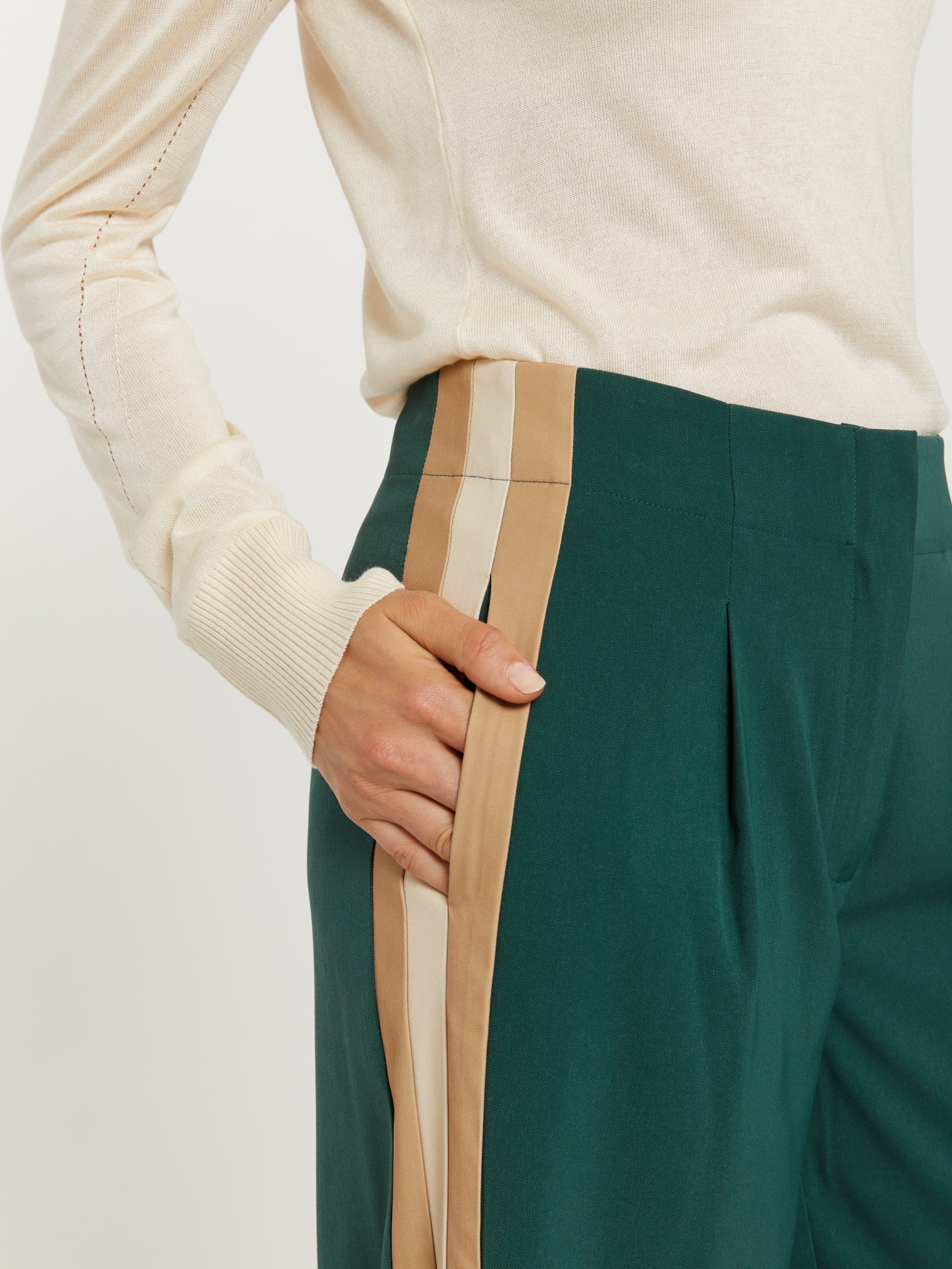 Loose trousers with bold stripes - Image 3