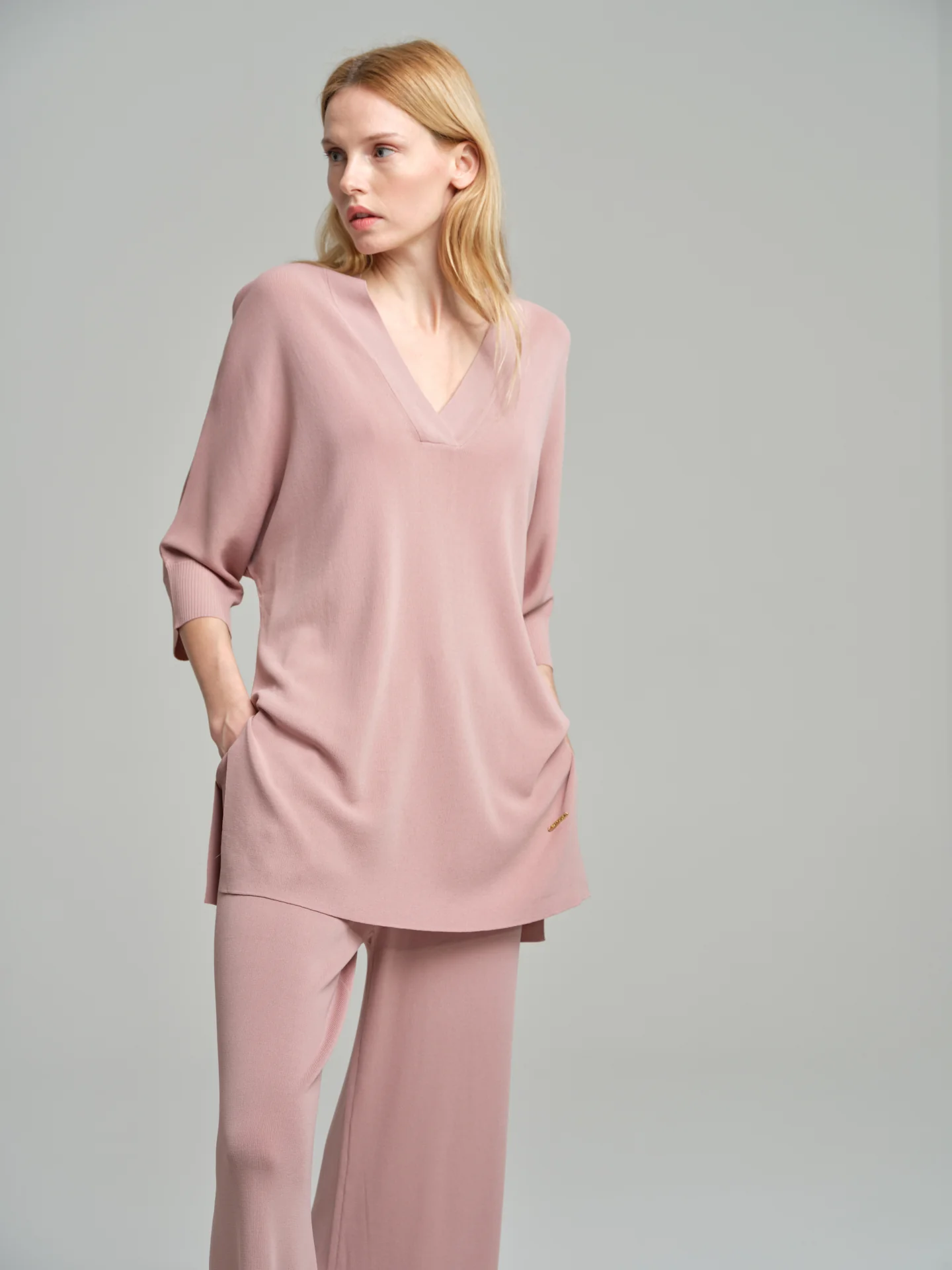 Loose v-neck sweater - Image 4