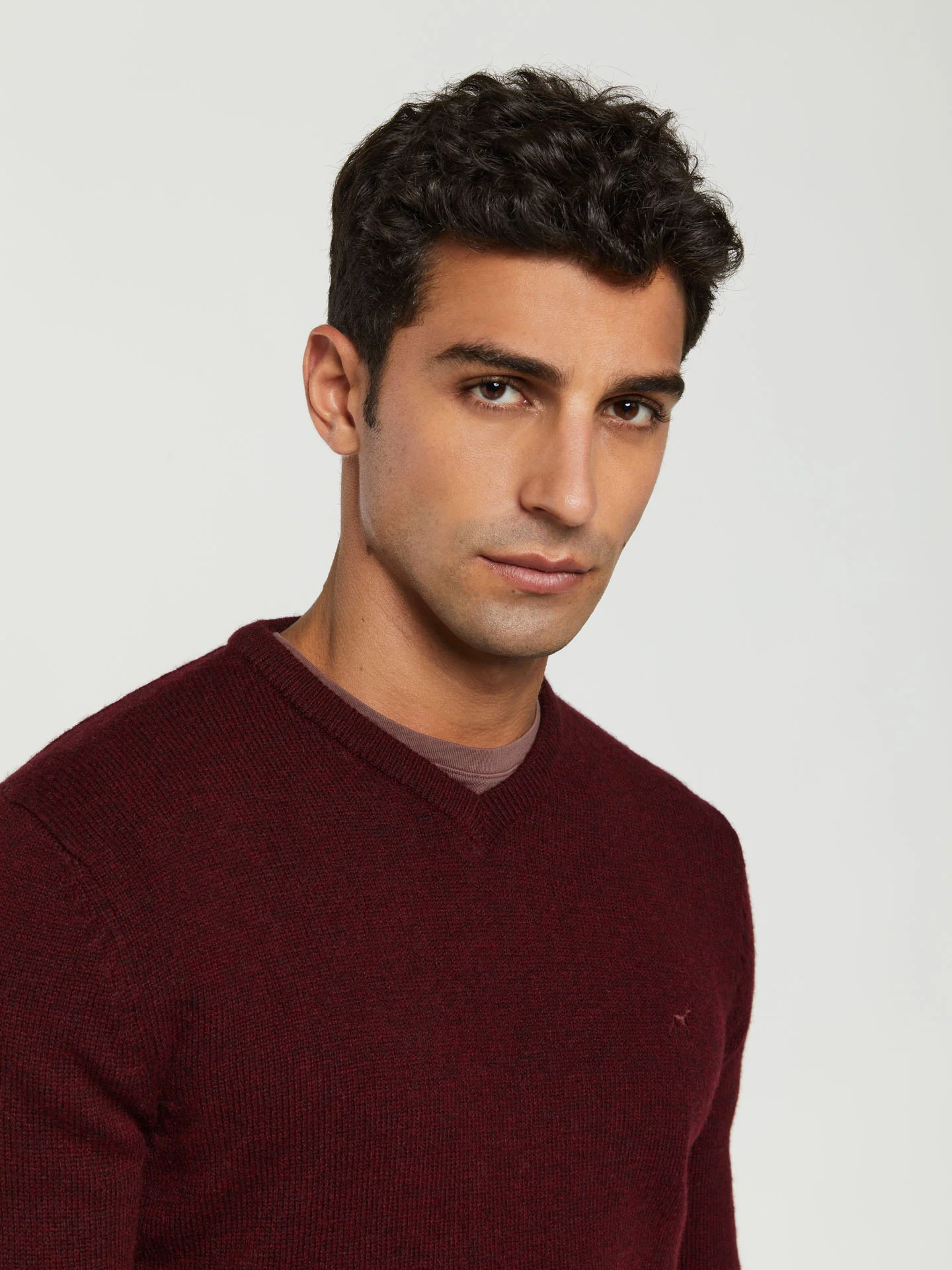 Machine washable v-neck sweater - Image 3