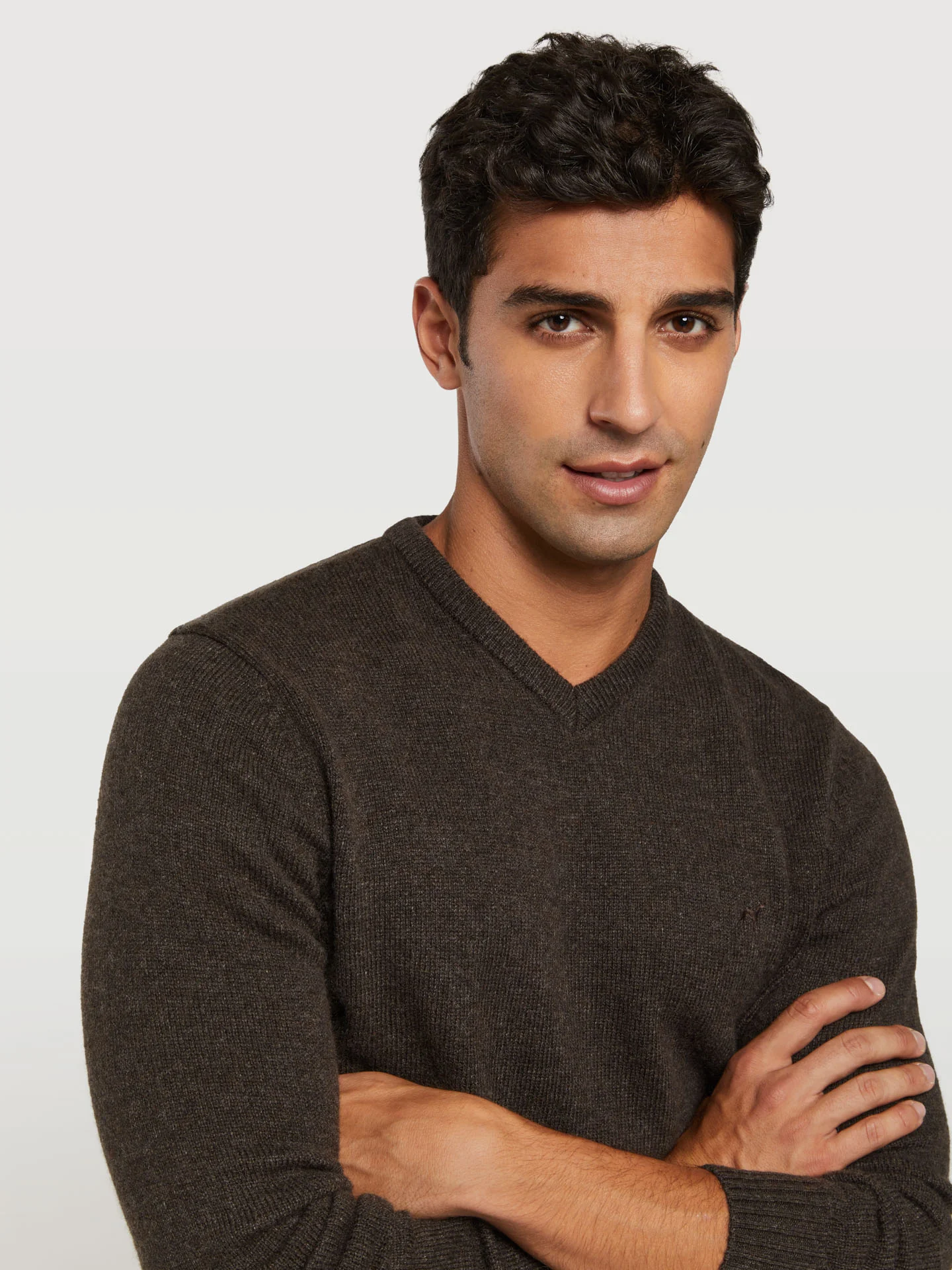 Machine washable v-neck sweater - Image 7