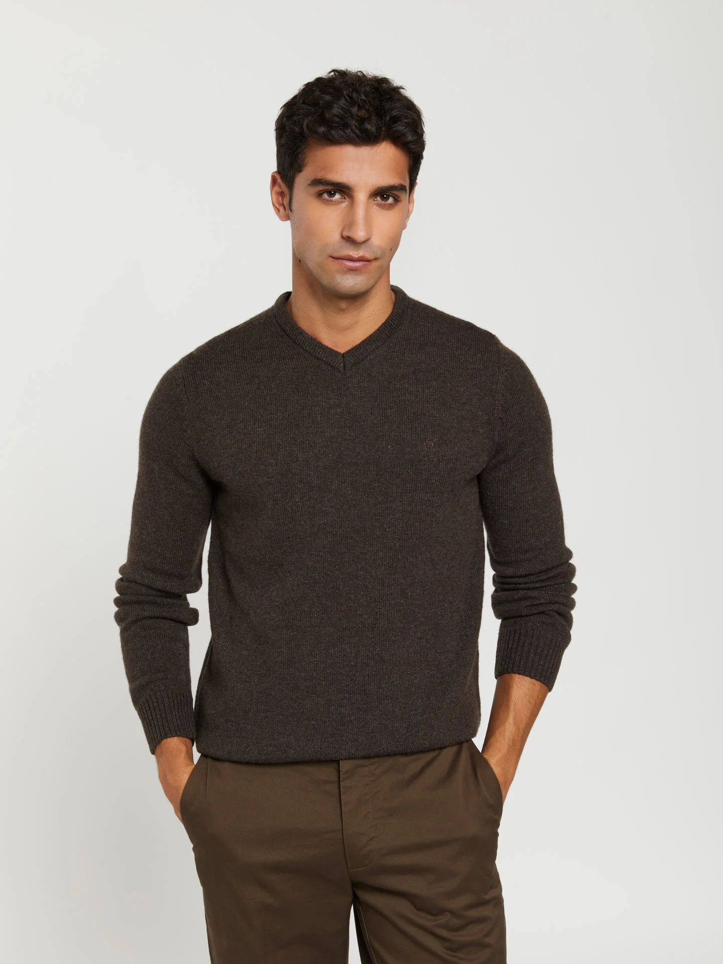 Machine washable v-neck sweater - Image 8