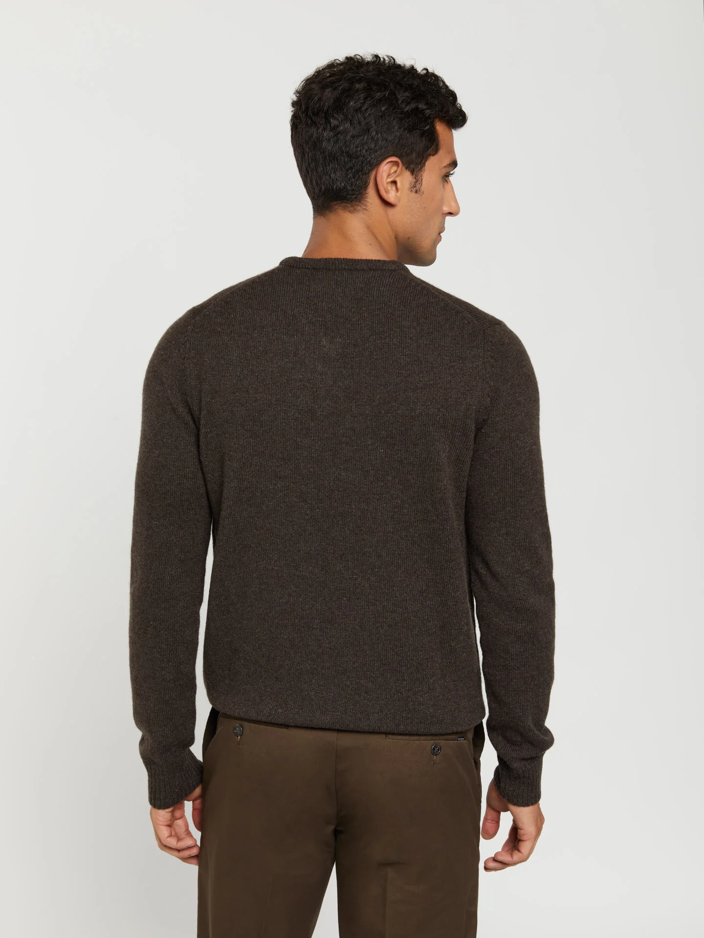 Machine washable v-neck sweater - Image 9