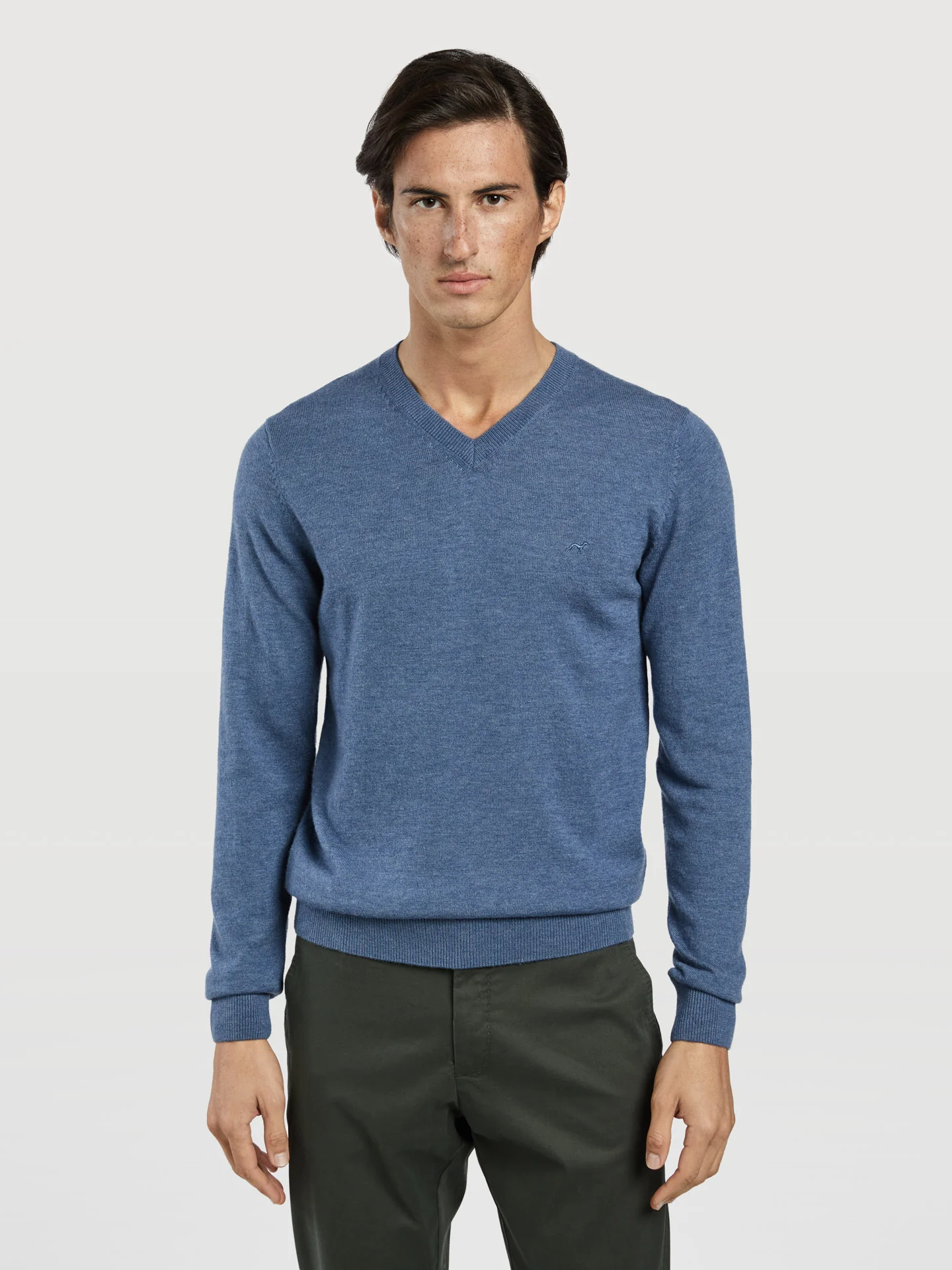 Machine washable v-neck sweater - Image 10