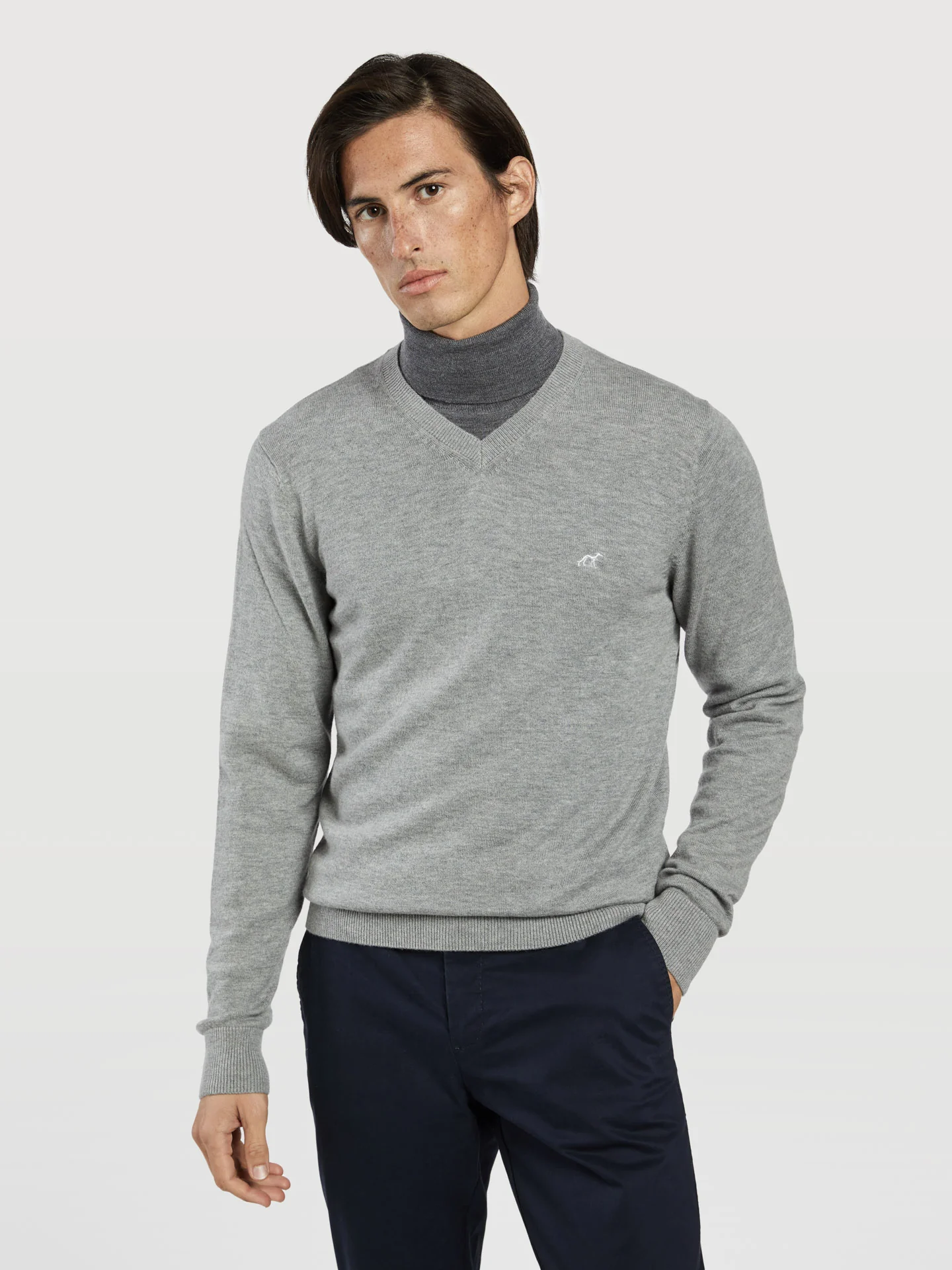 Machine washable v-neck sweater - Image 11