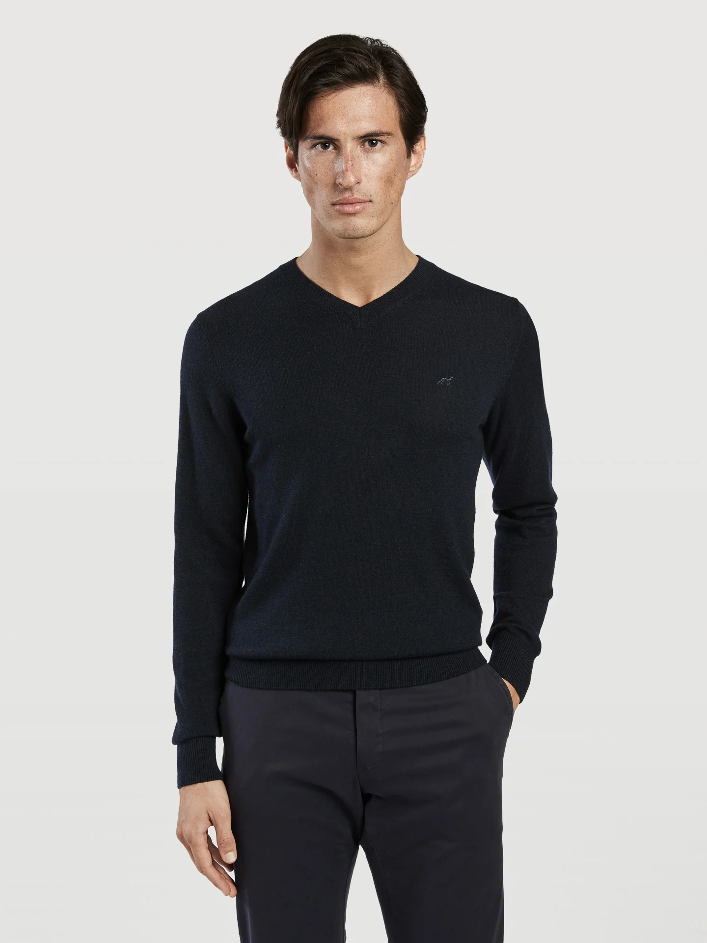 Machine washable v-neck sweater - Image 2