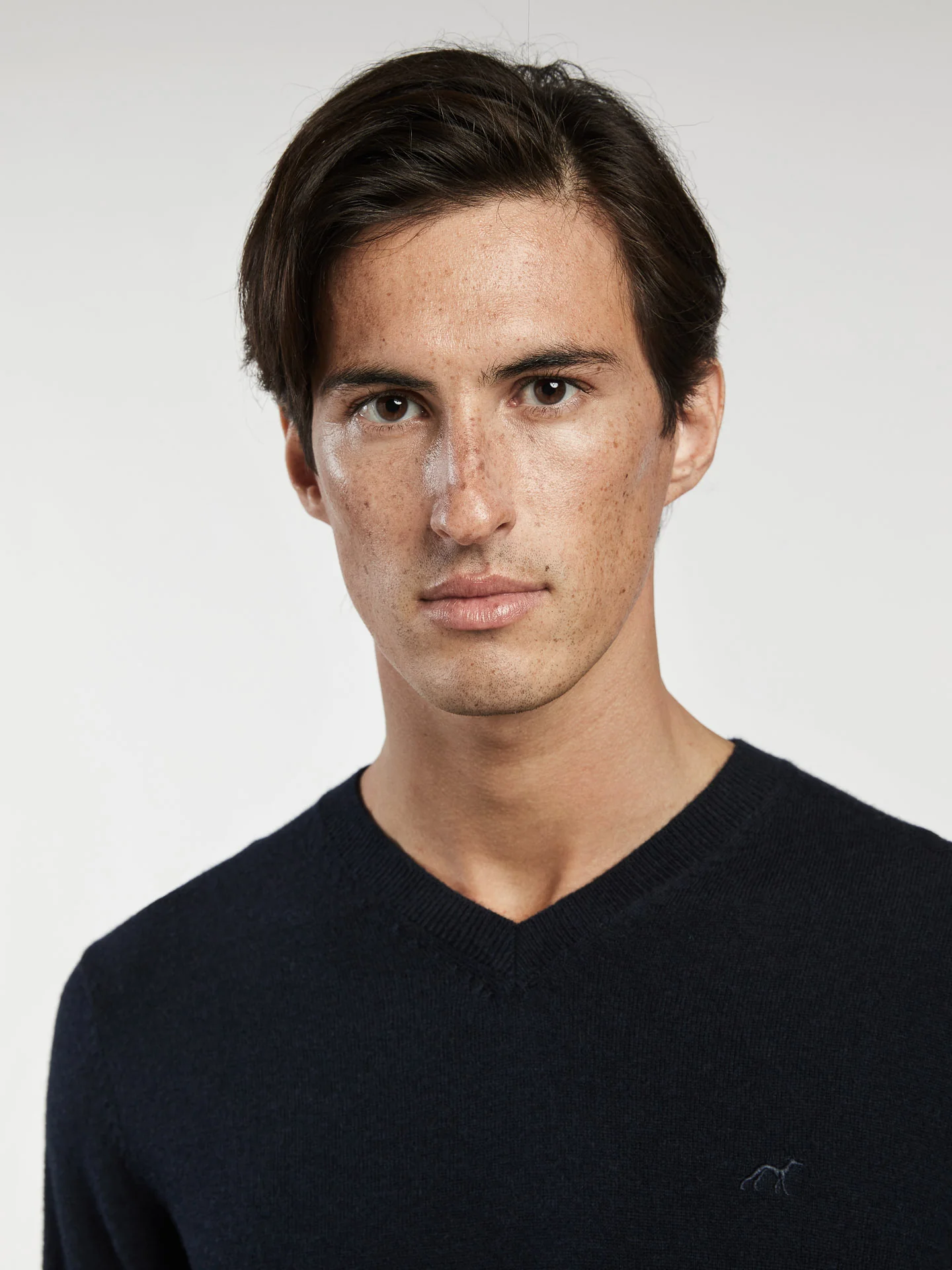 Machine washable v-neck sweater - Image 3