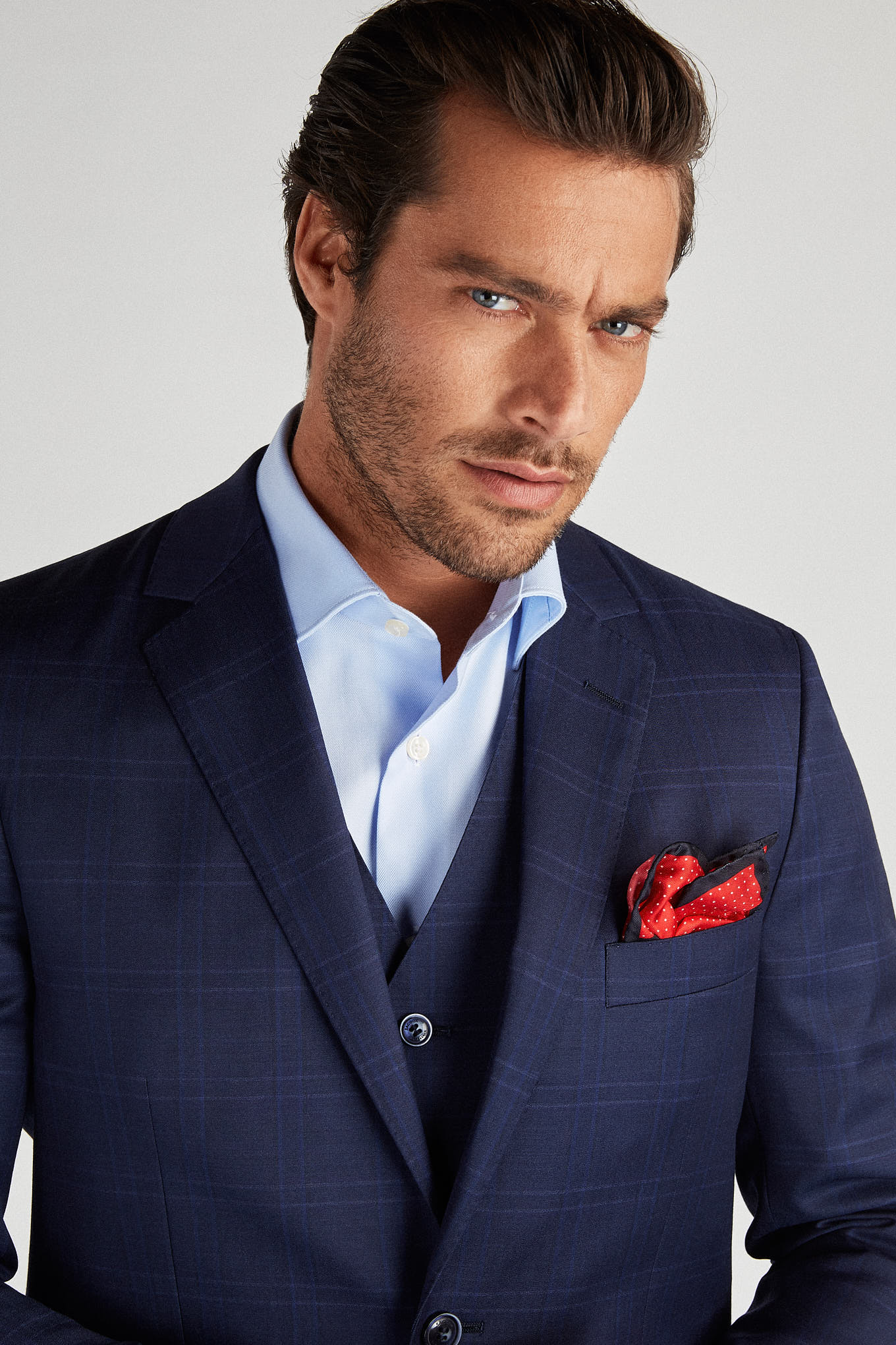 Men's Classic Slim Fit Suit with Checked Vest - Image 4