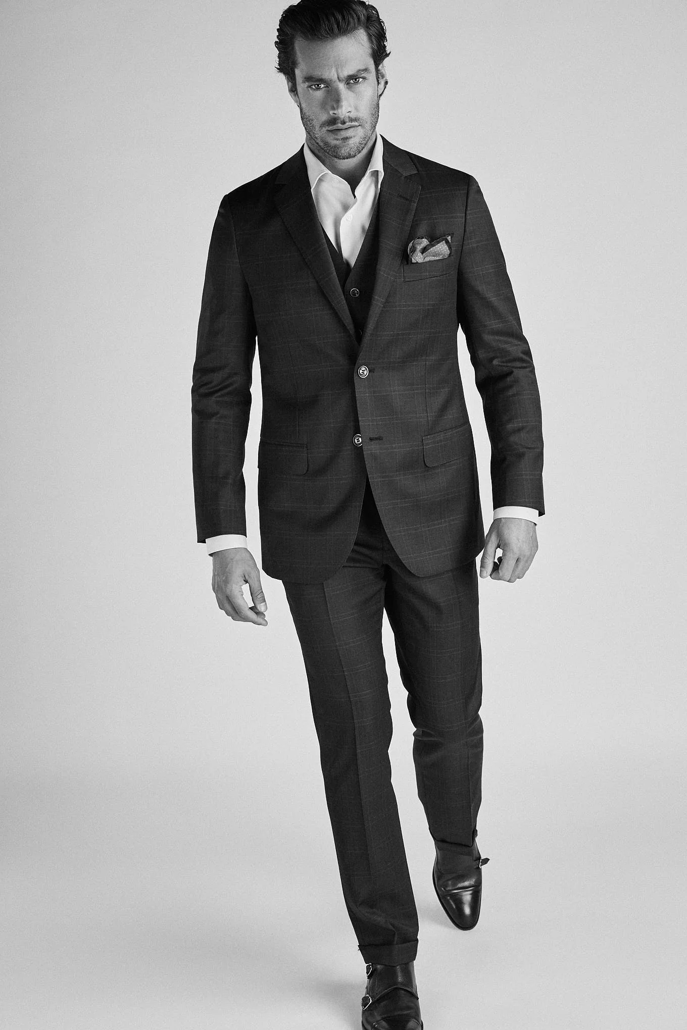 Men's Classic Slim Fit Suit with Checked Vest - Image 6