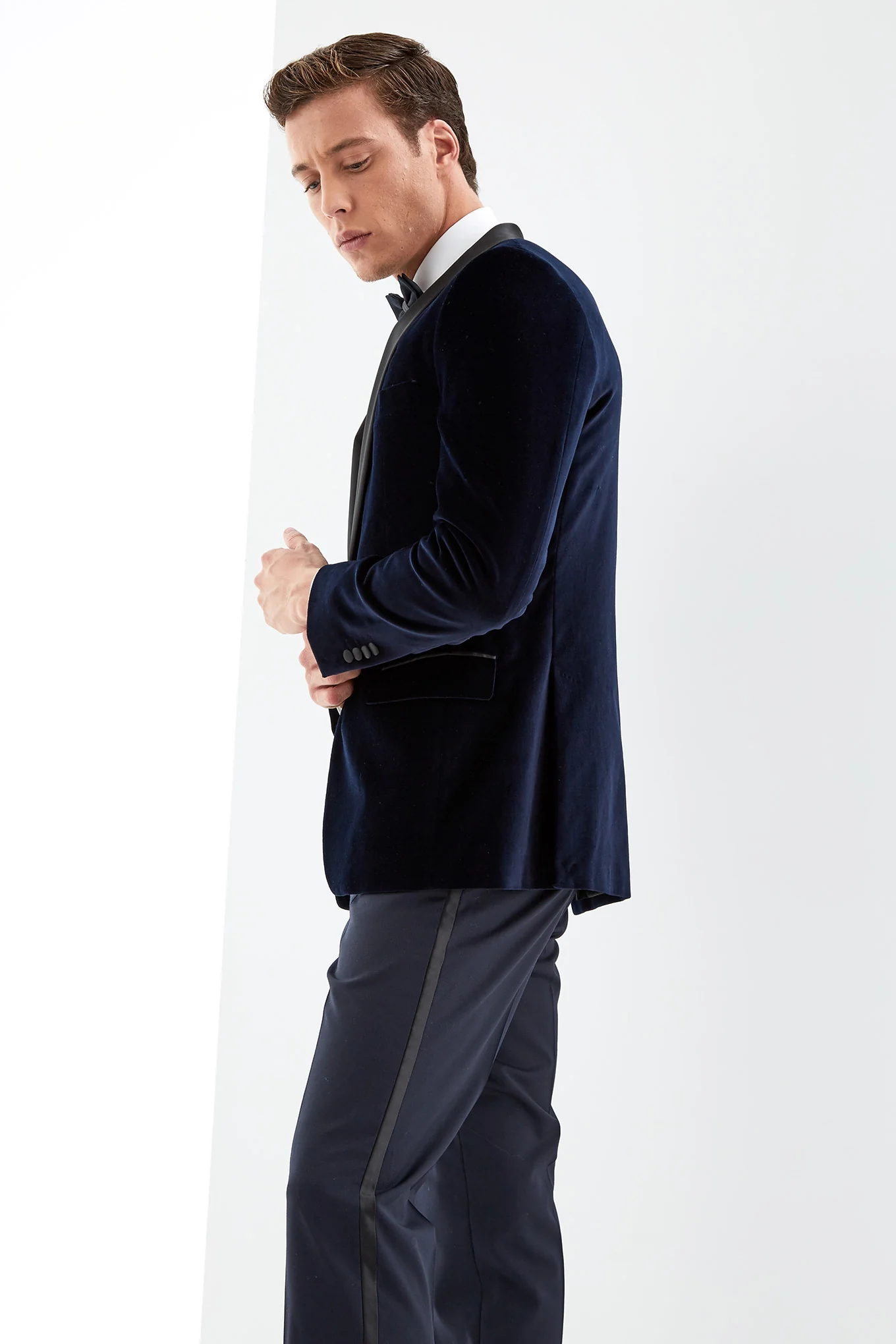 Men's Classic Velvet Blazer - Image 2
