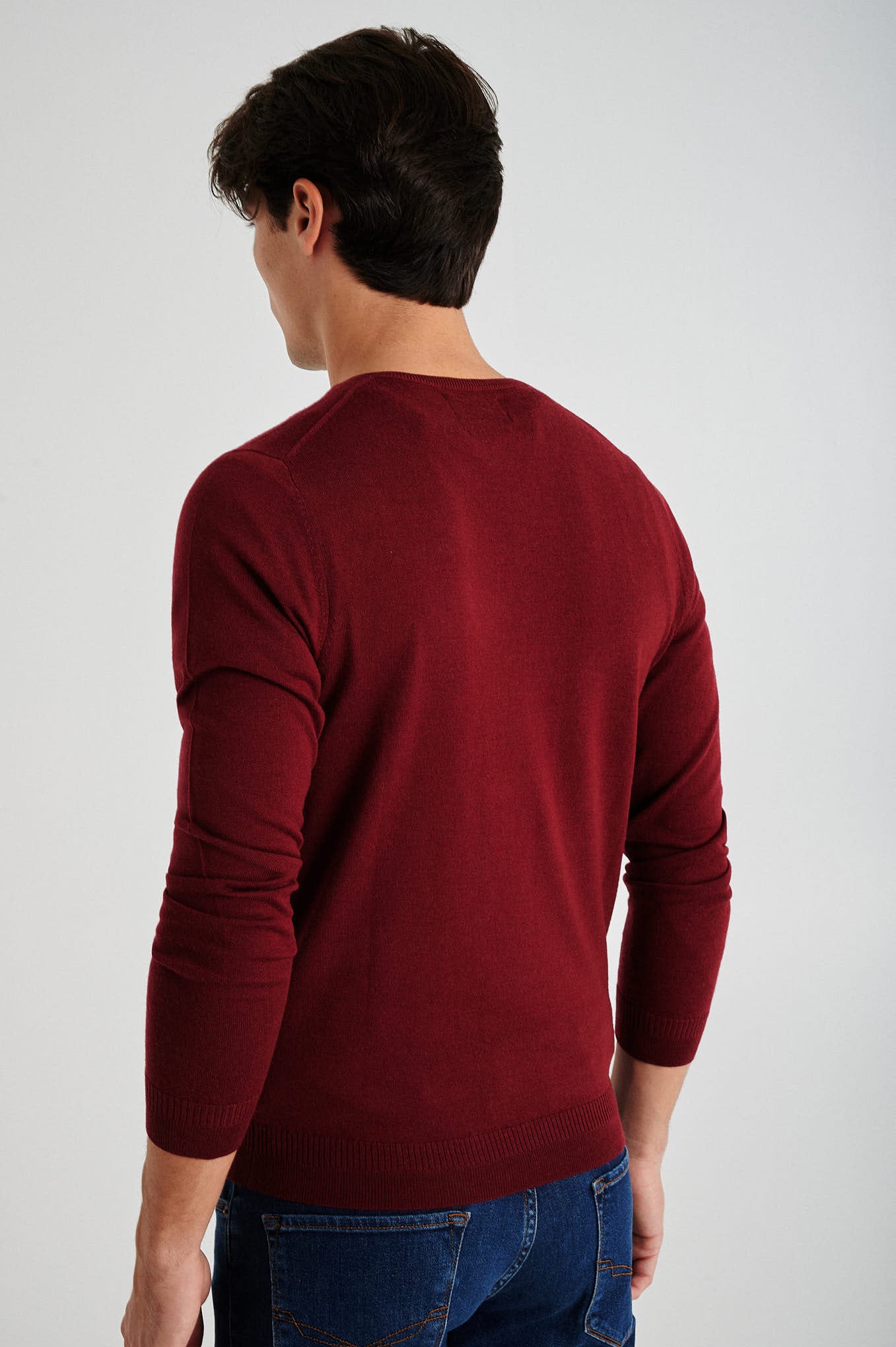 Men's extrafine merino wool V neck sweater - Image 3