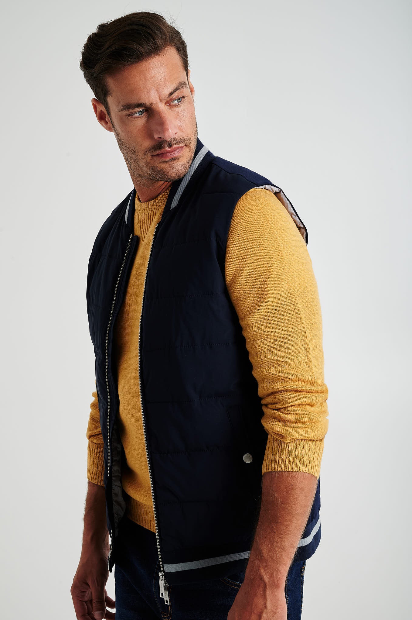 Men's hybrid zip-through vest - Image 4