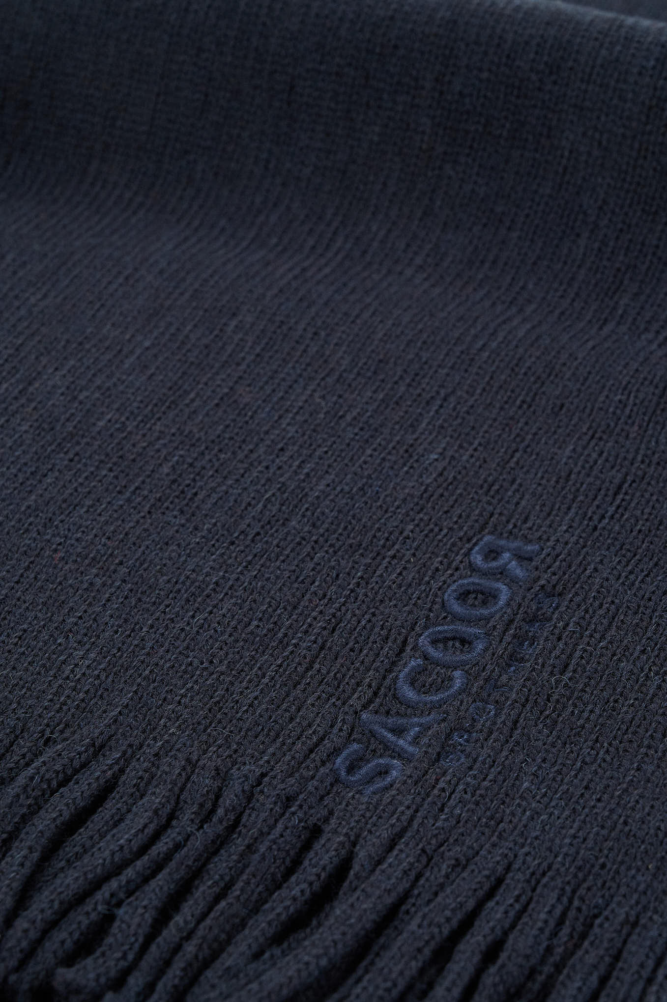Men's knitted scarf - Image 8