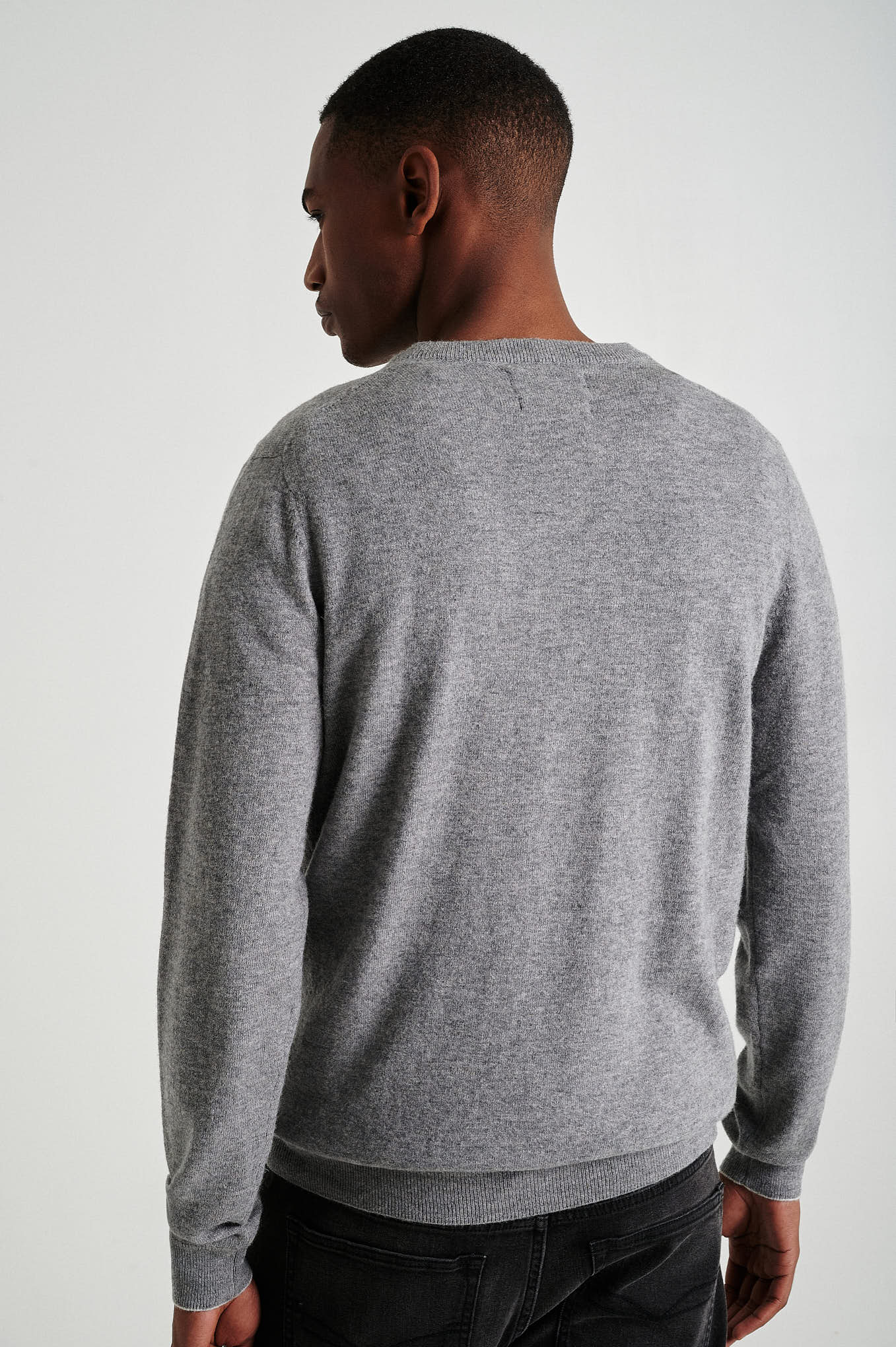 Men's lambswool blend V neck sweater - Image 37
