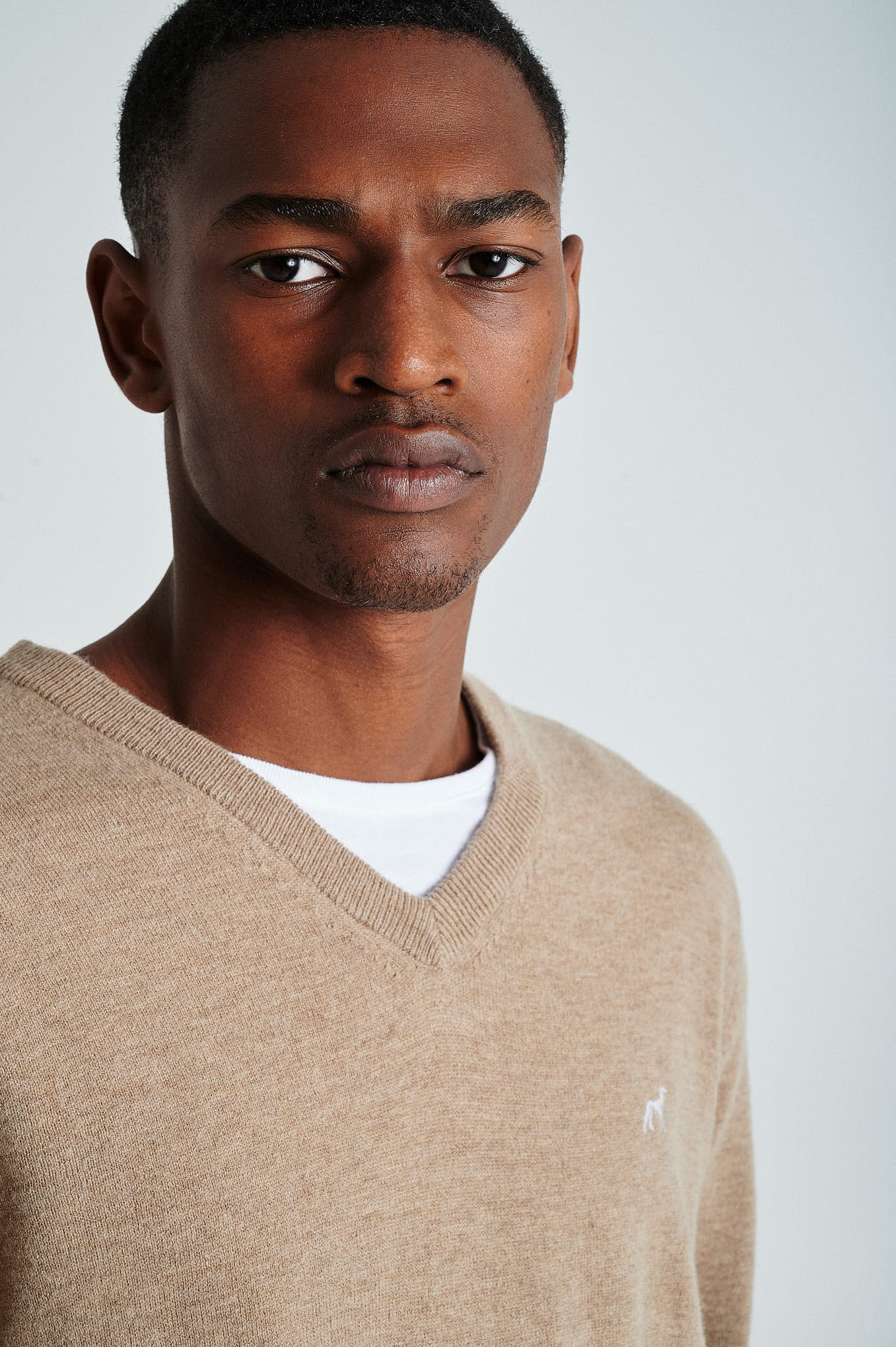 Men's lambswool blend V neck sweater - Image 8