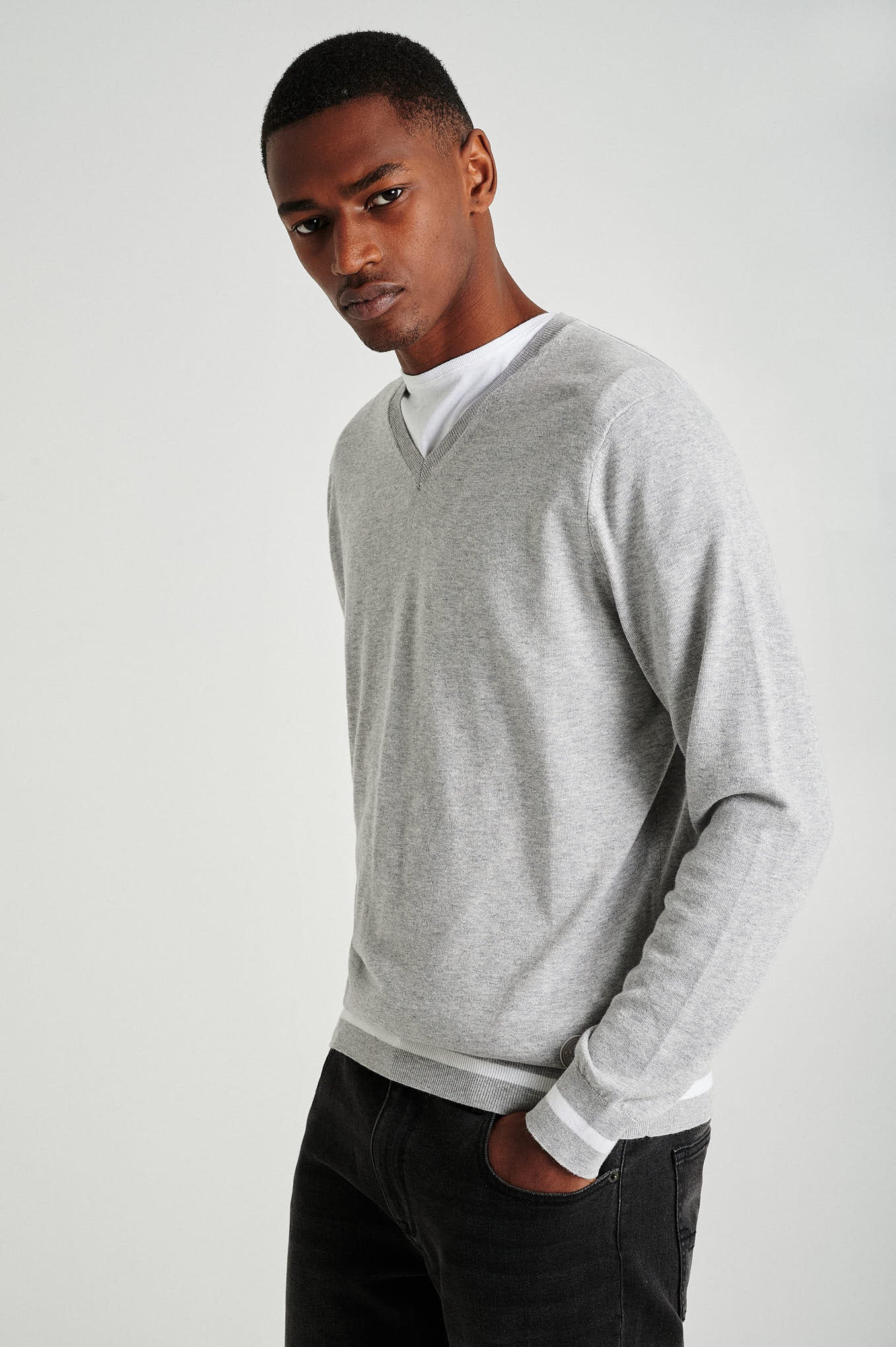 Men's long sleeve V neck Coolmax blend sweater - Image 11