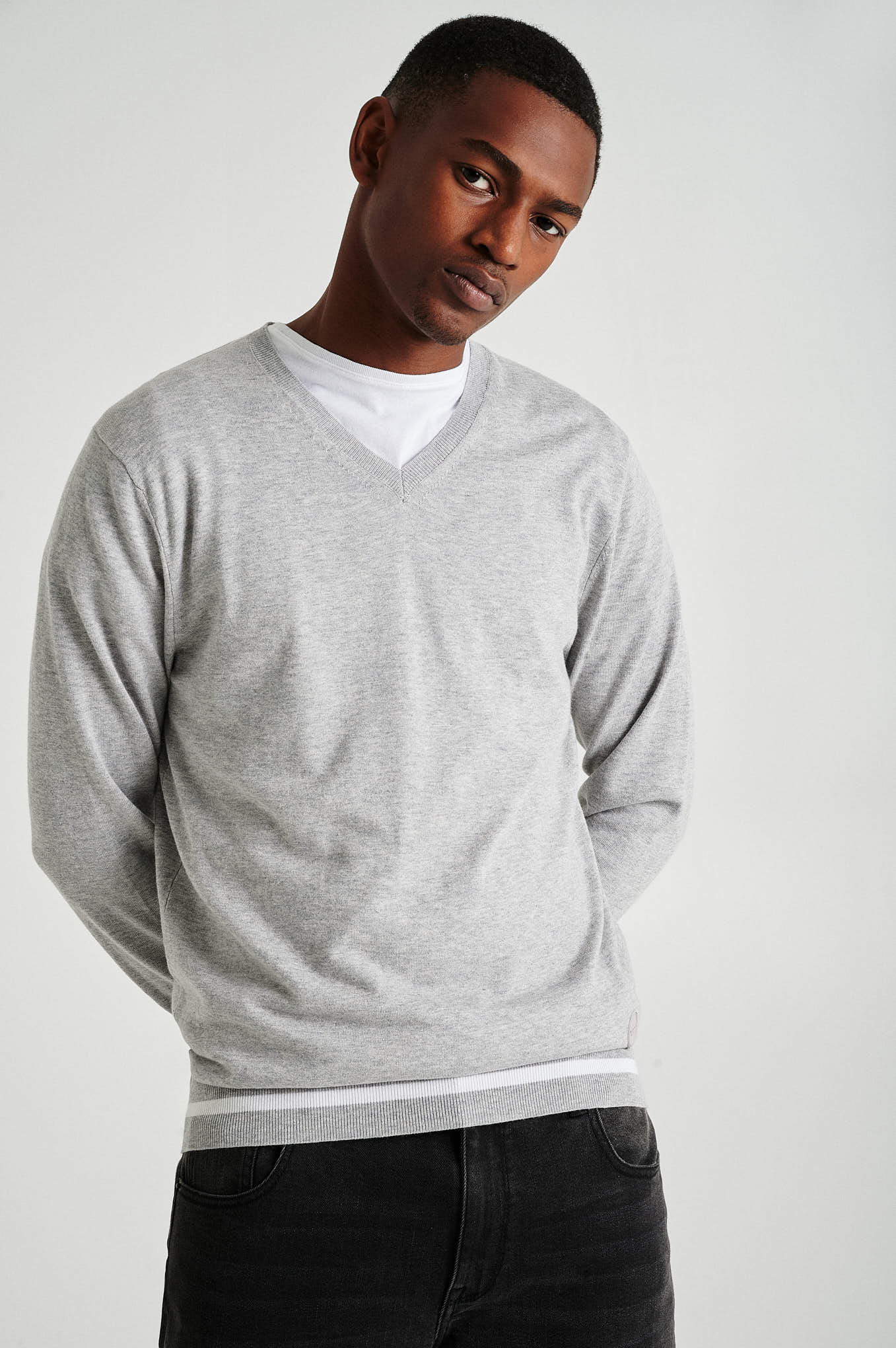 Men's long sleeve V neck Coolmax blend sweater - Image 15